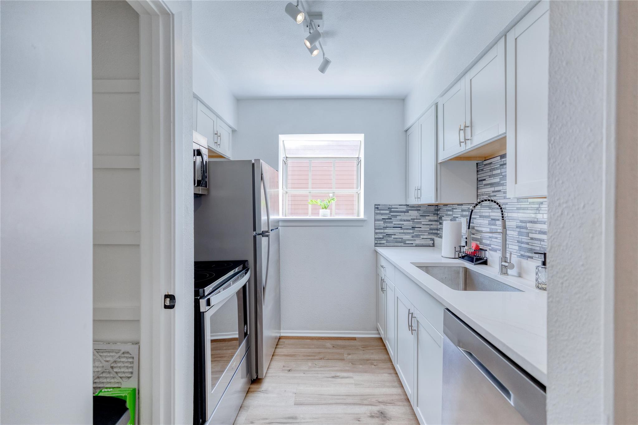 6903 Deatonhill Dr # 23, Austin, TX 78745