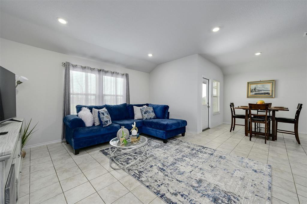 1045 Taggart Trl, Jarrell, TX 76537