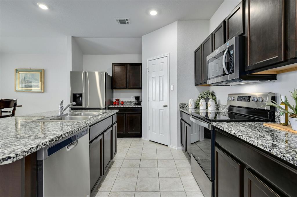 1045 Taggart Trl, Jarrell, TX 76537