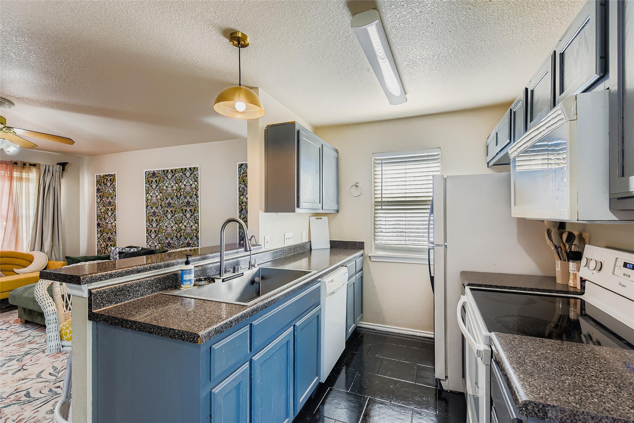 930 Panorama Dr, Dripping Springs, TX 78620