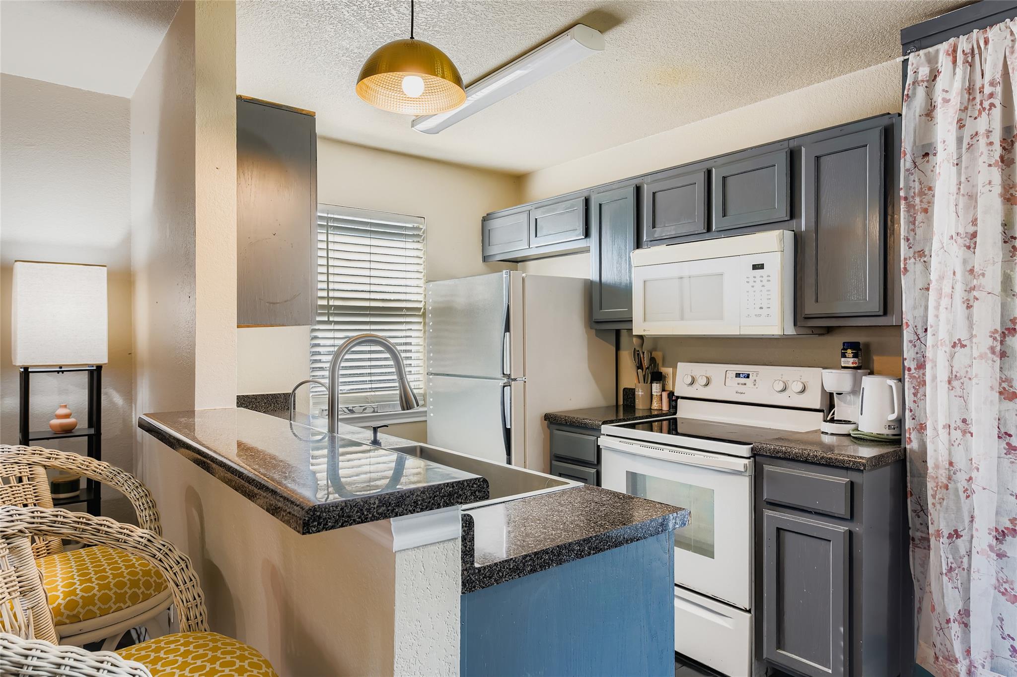 930 Panorama Dr, Dripping Springs, TX 78620