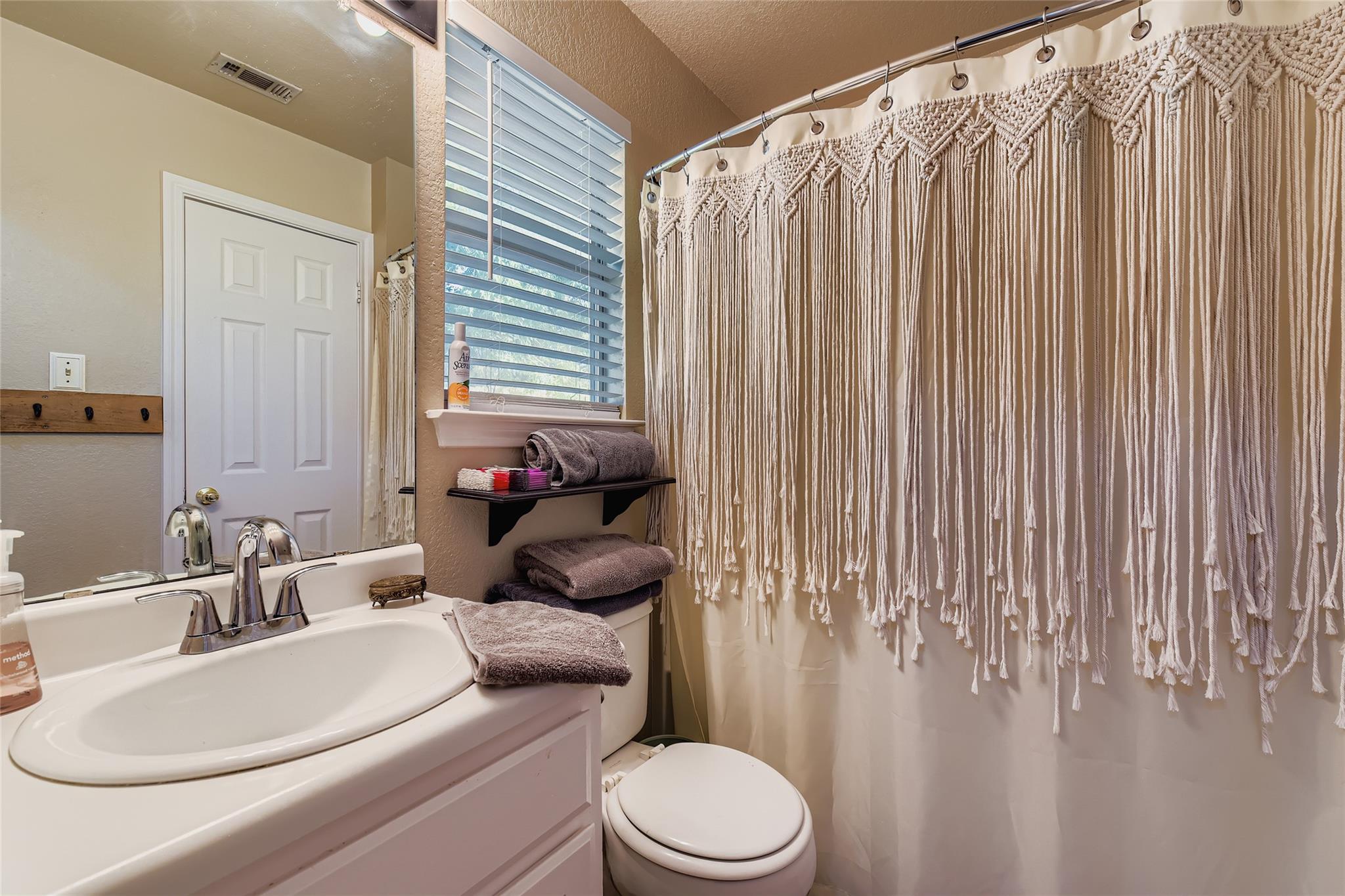 930 Panorama Dr, Dripping Springs, TX 78620