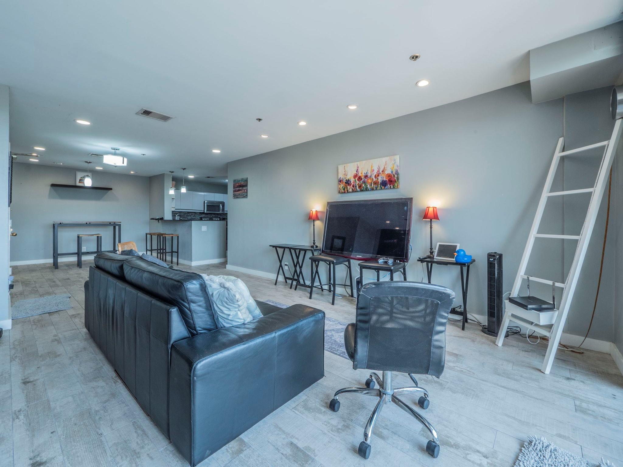 40 N Interstate 35 Highway # 4A4, Austin, TX 78701