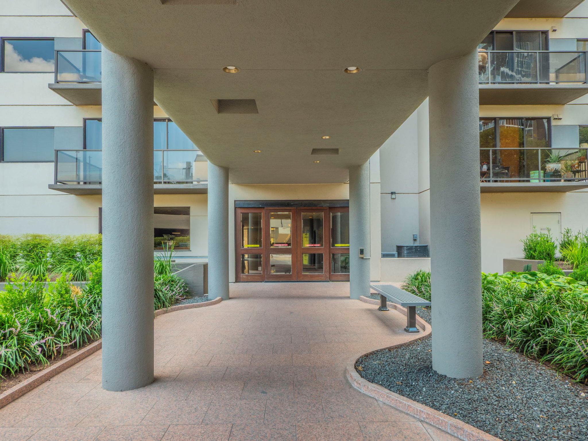 40 N Interstate 35 Highway # 4A4, Austin, TX 78701