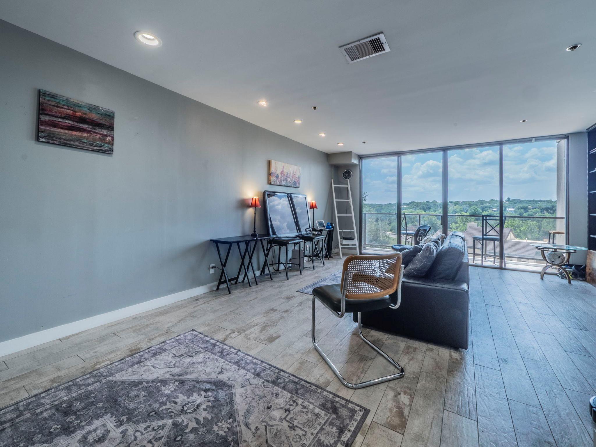 40 N Interstate 35 Highway # 4A4, Austin, TX 78701