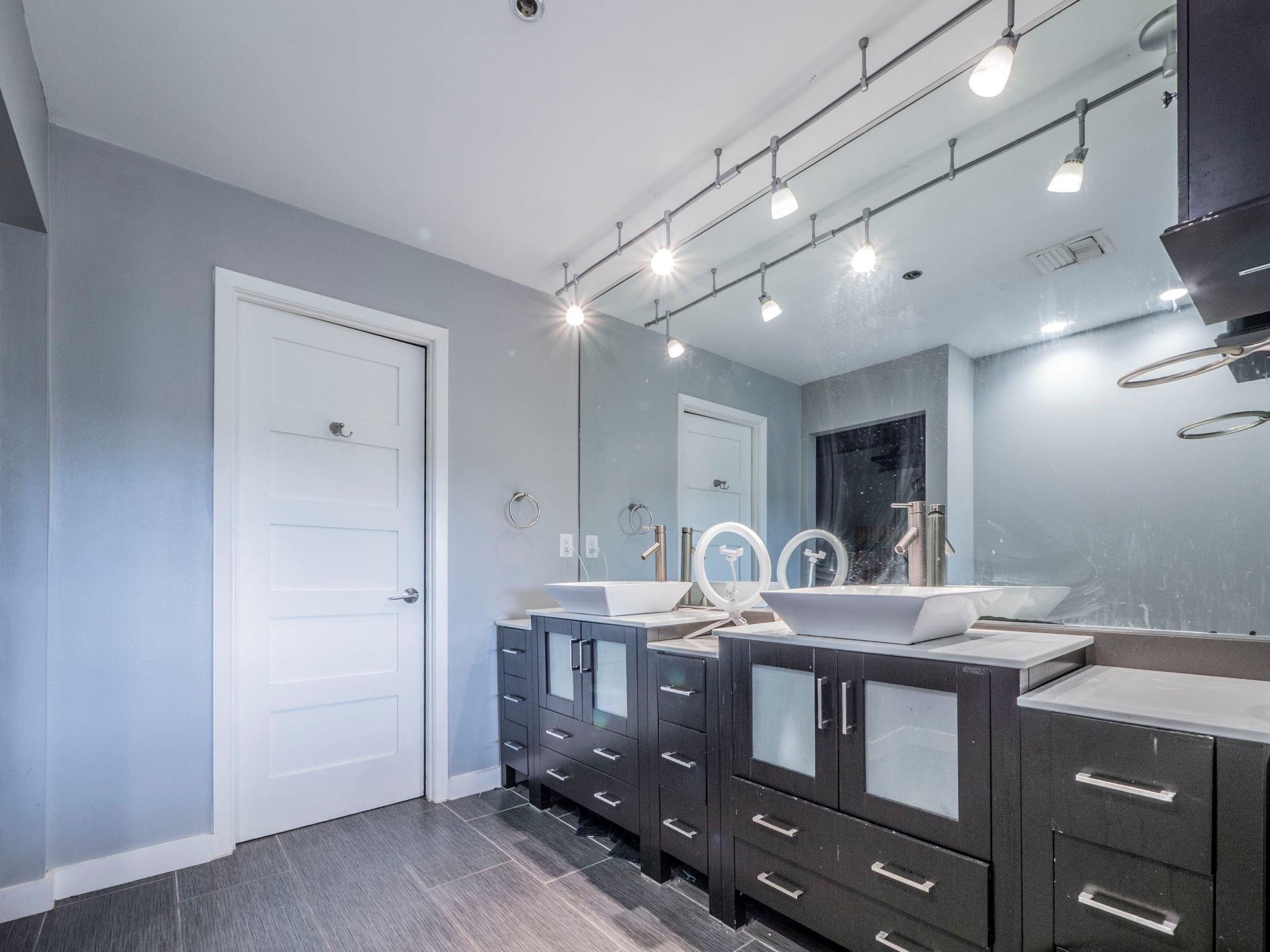 40 N Interstate 35 Highway # 4A4, Austin, TX 78701