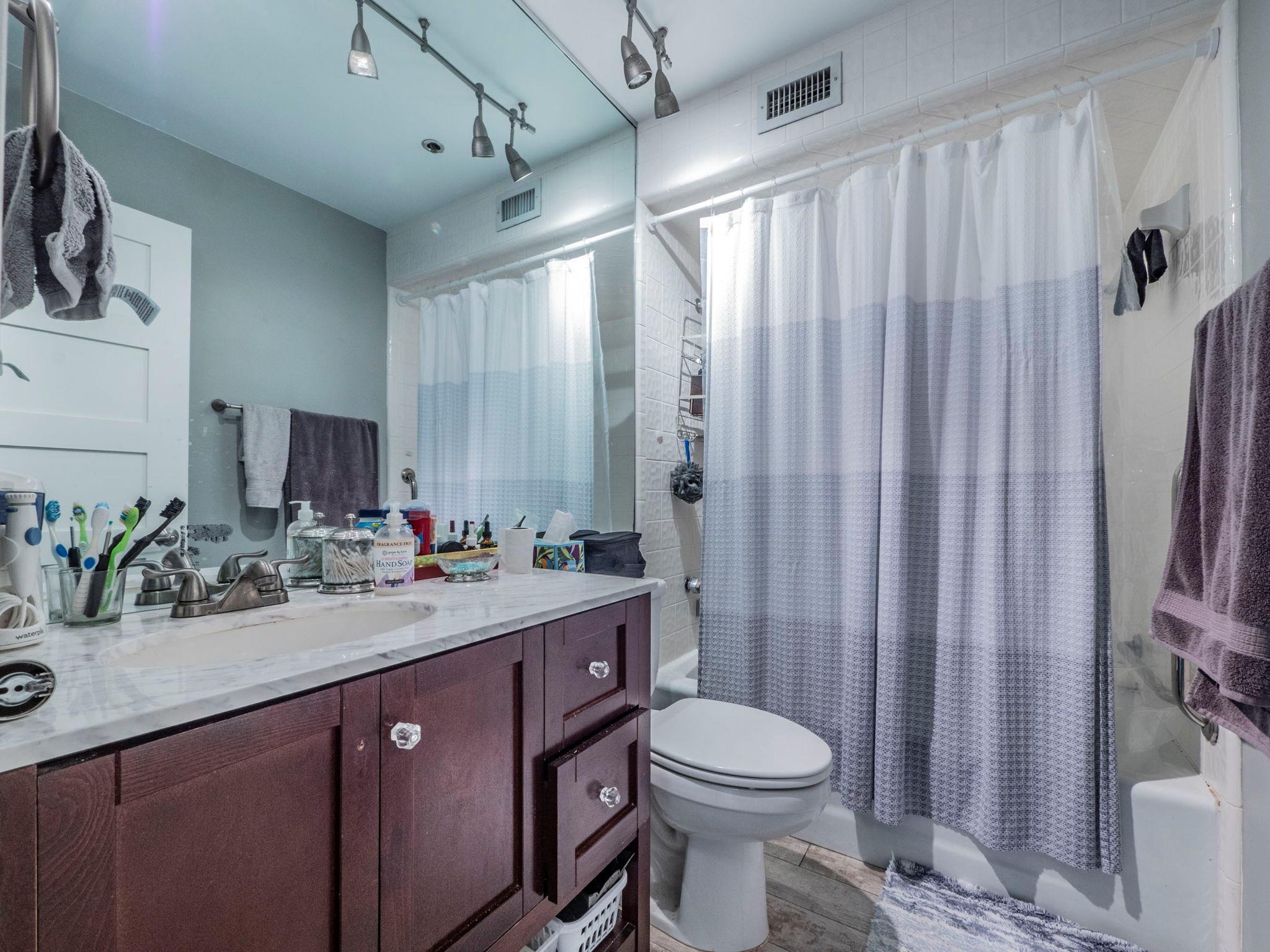 40 N Interstate 35 Highway # 4A4, Austin, TX 78701