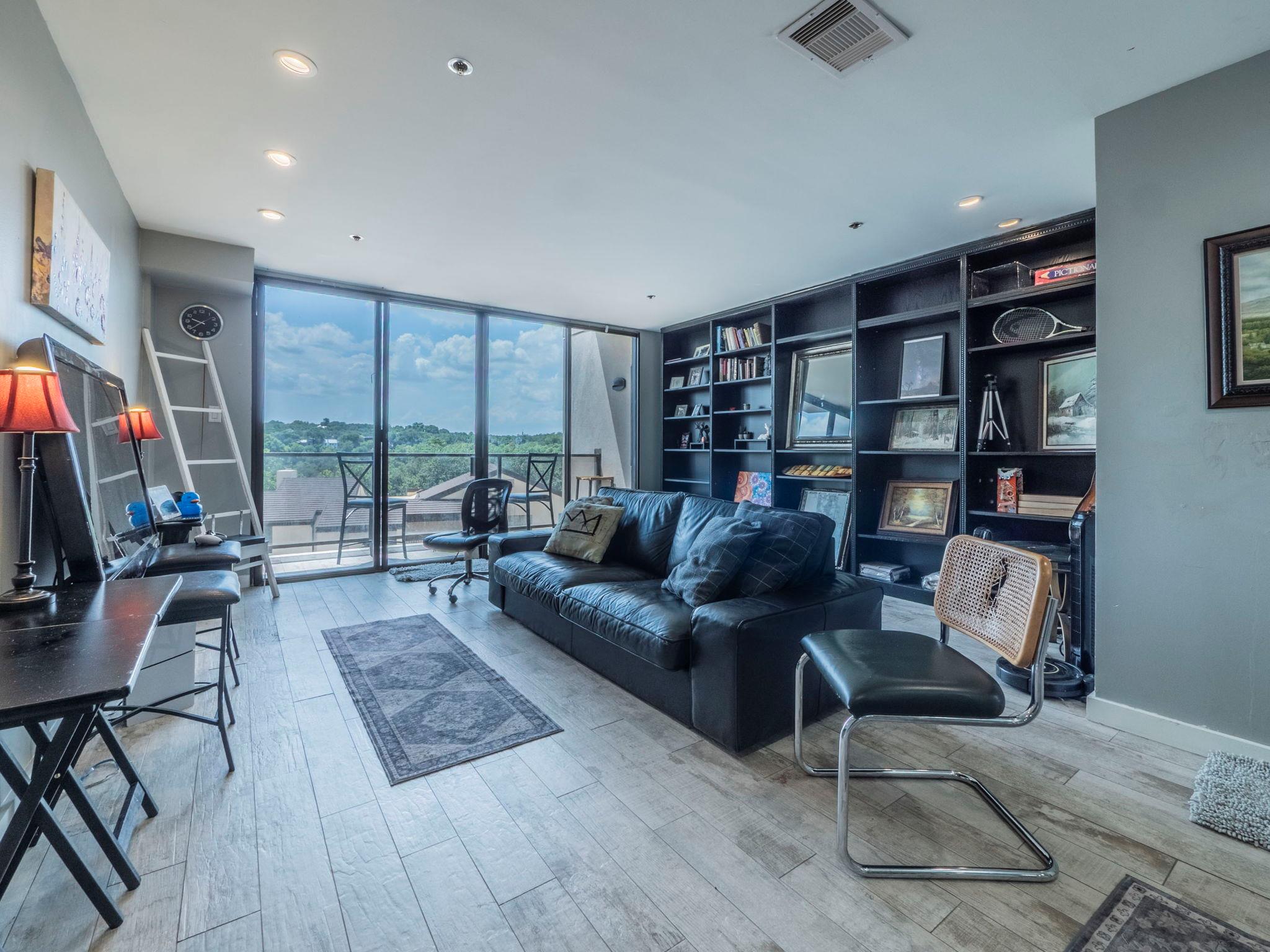 40 N Interstate 35 Highway # 4A4, Austin, TX 78701