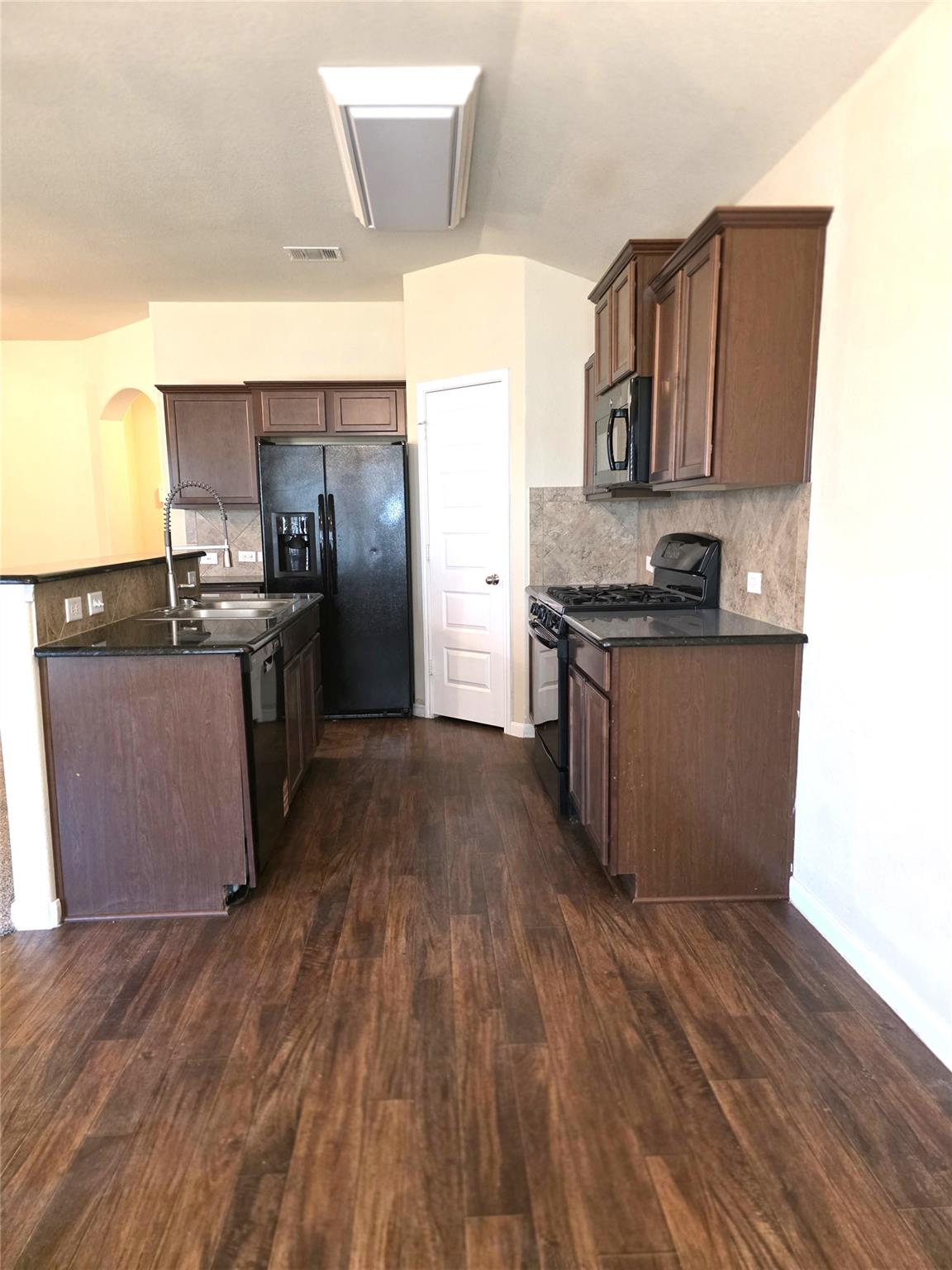 602 Mitchell Dr, Hutto, TX 78634