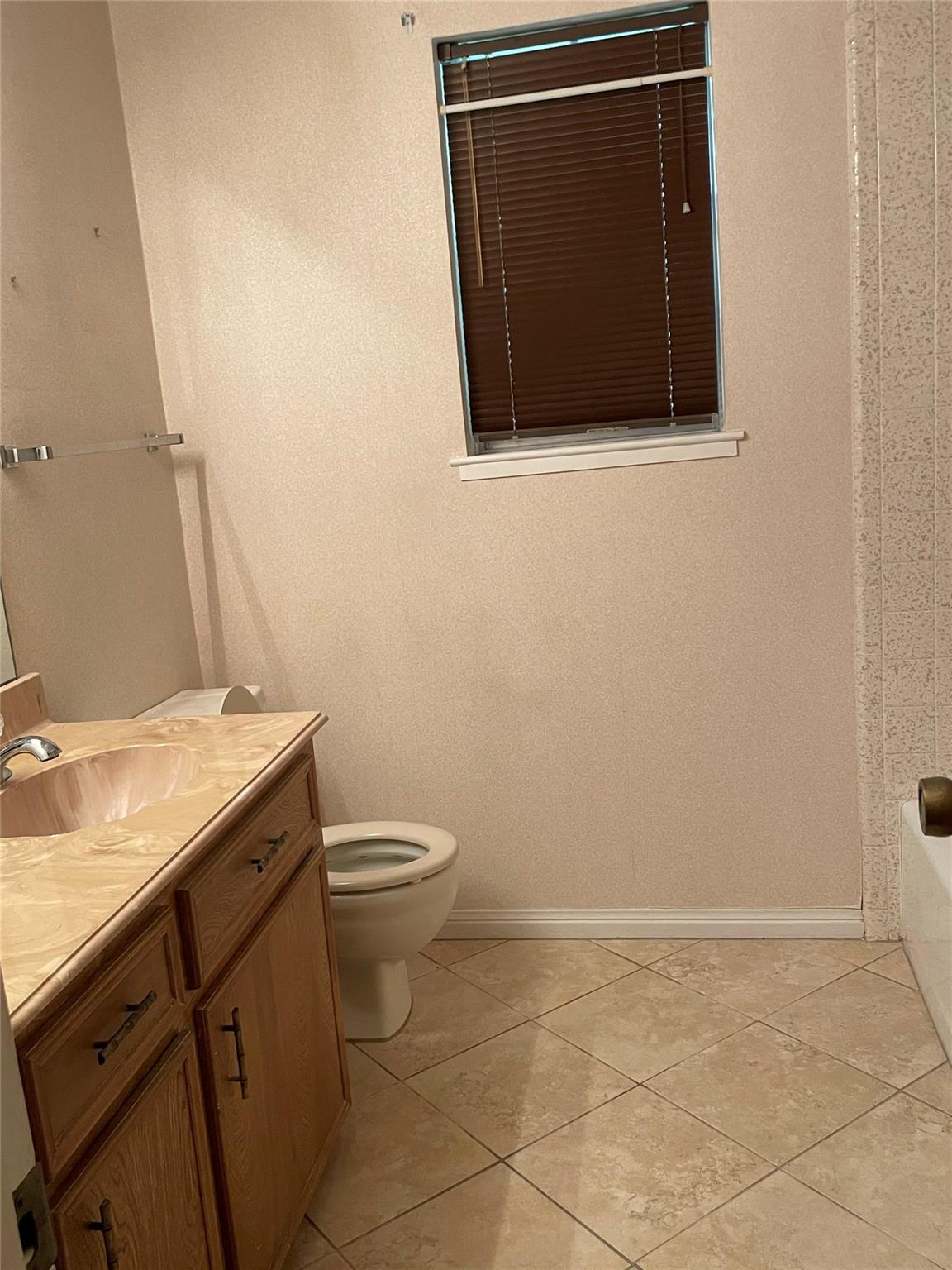 11 N Heights Dr, La Marque, TX 77568