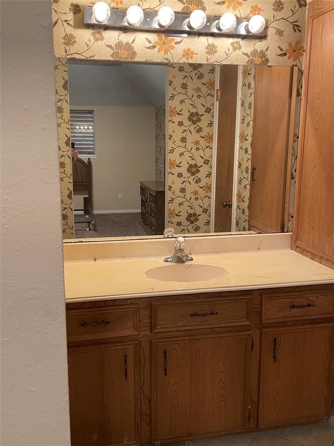 11 N Heights Dr, La Marque, TX 77568