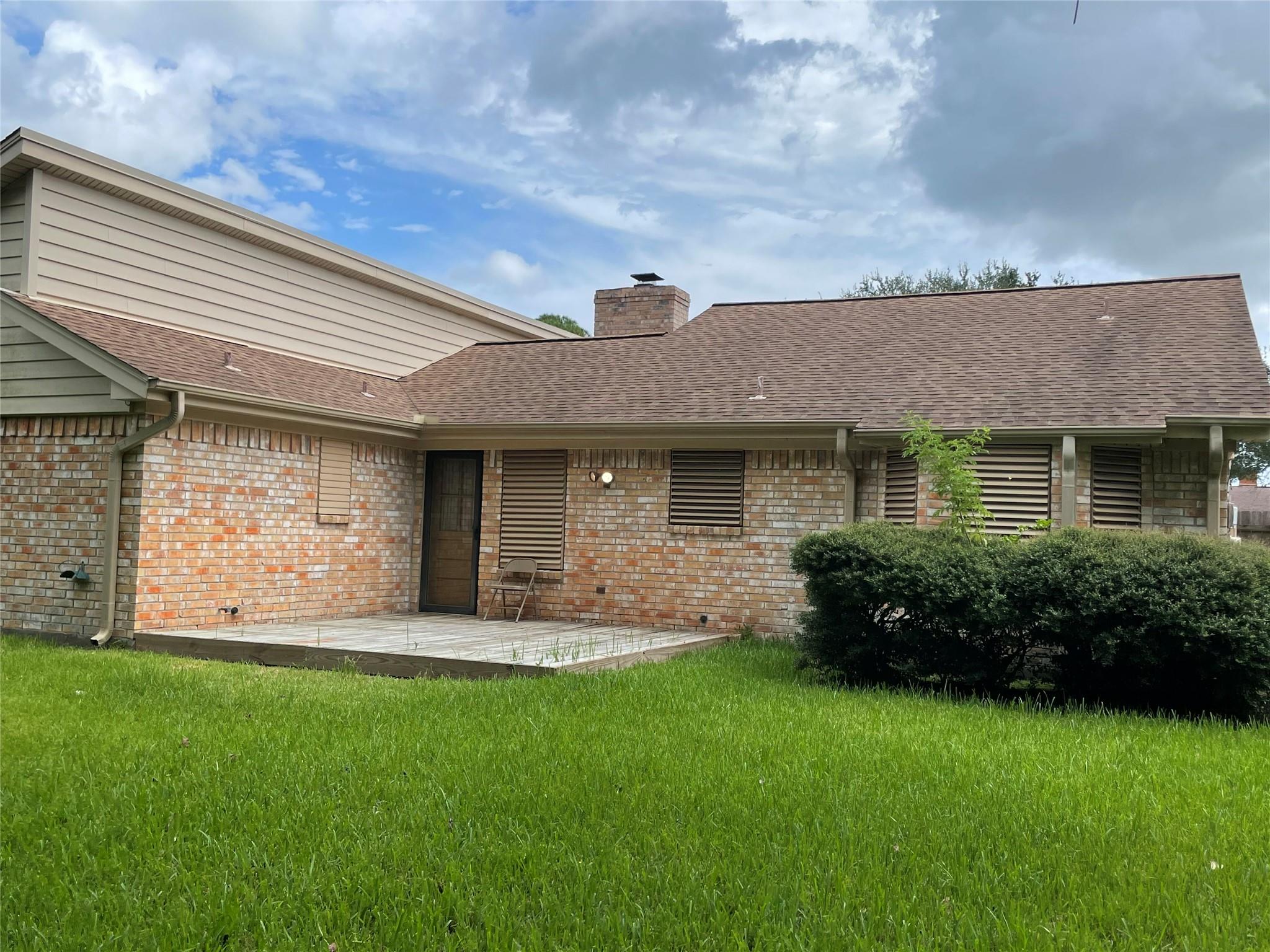 11 N Heights Dr, La Marque, TX 77568