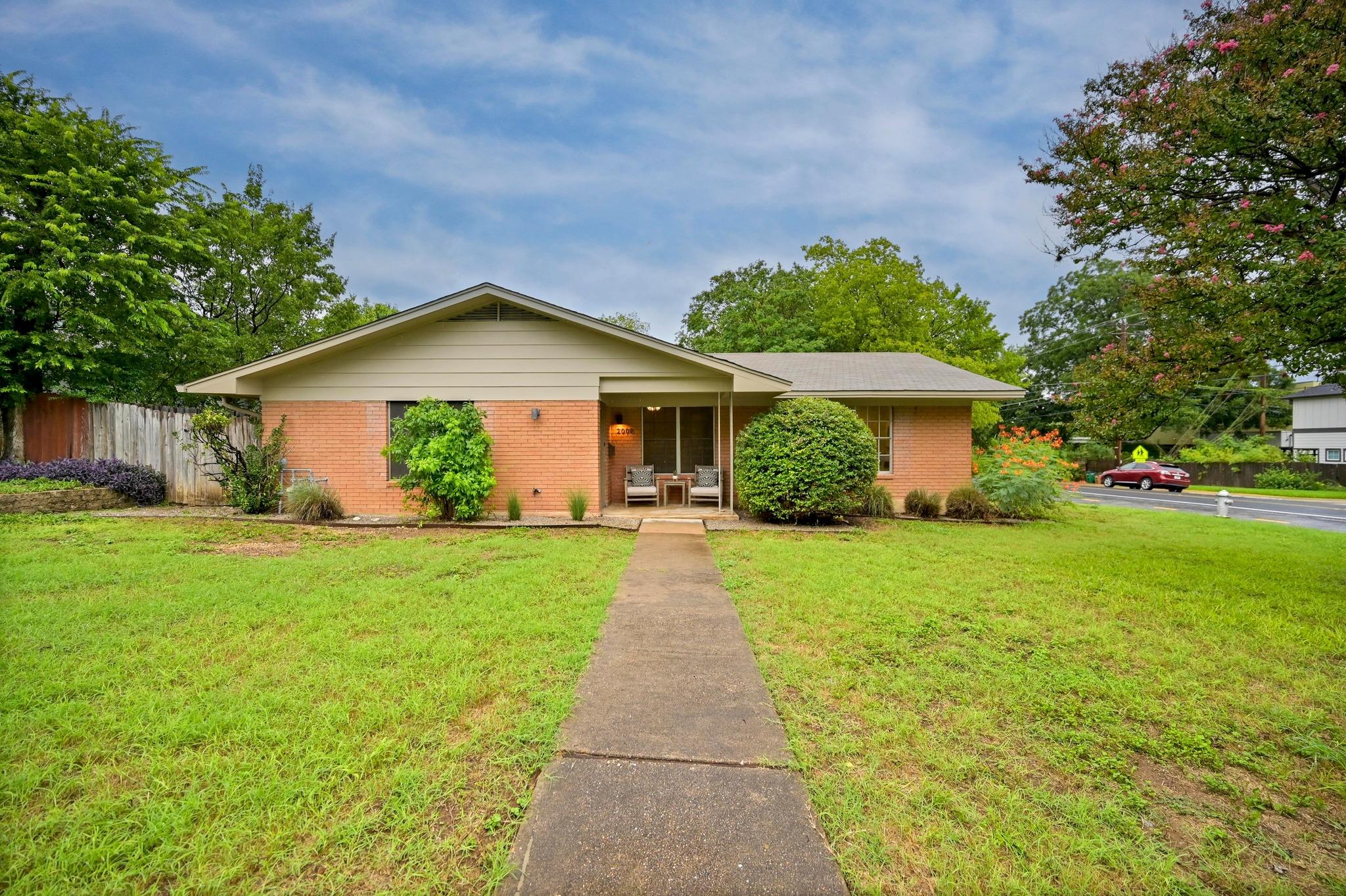 2000 Meadowridge Dr, Austin, TX 78704