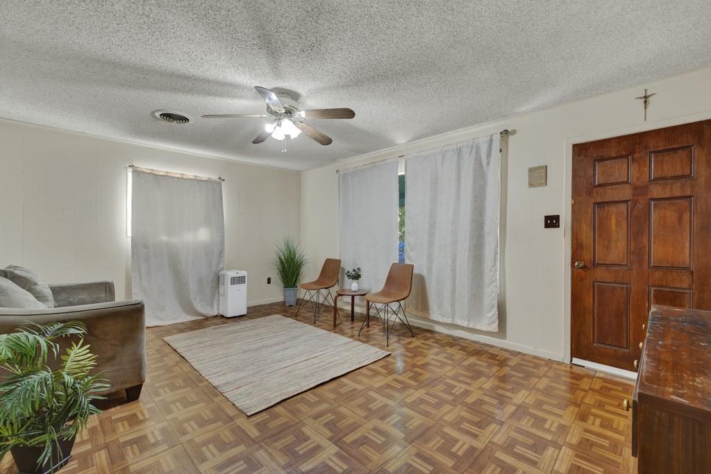 102 Selvera St, Kyle, TX 78640