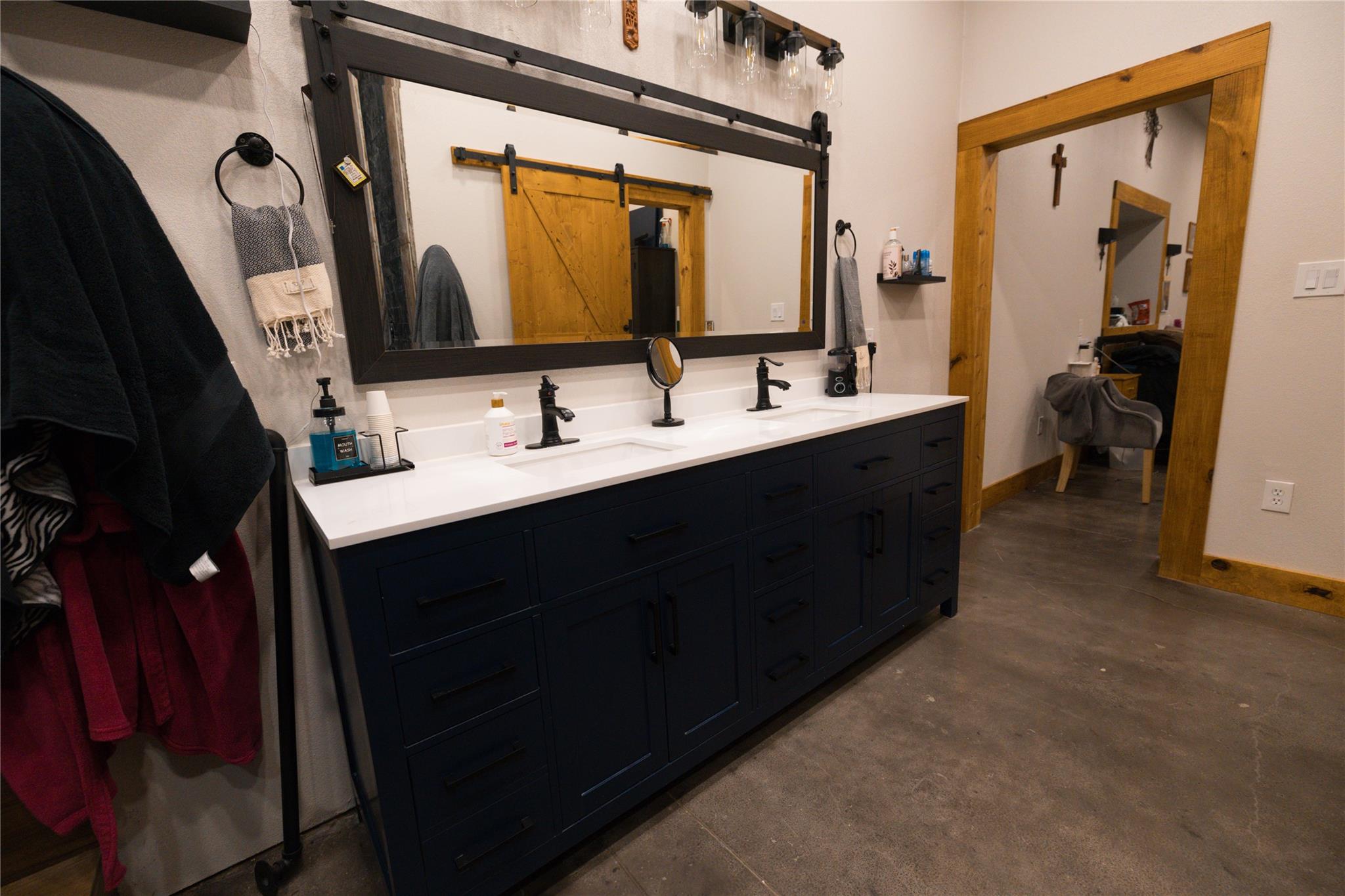 143 County Rd, Paige, TX 78659