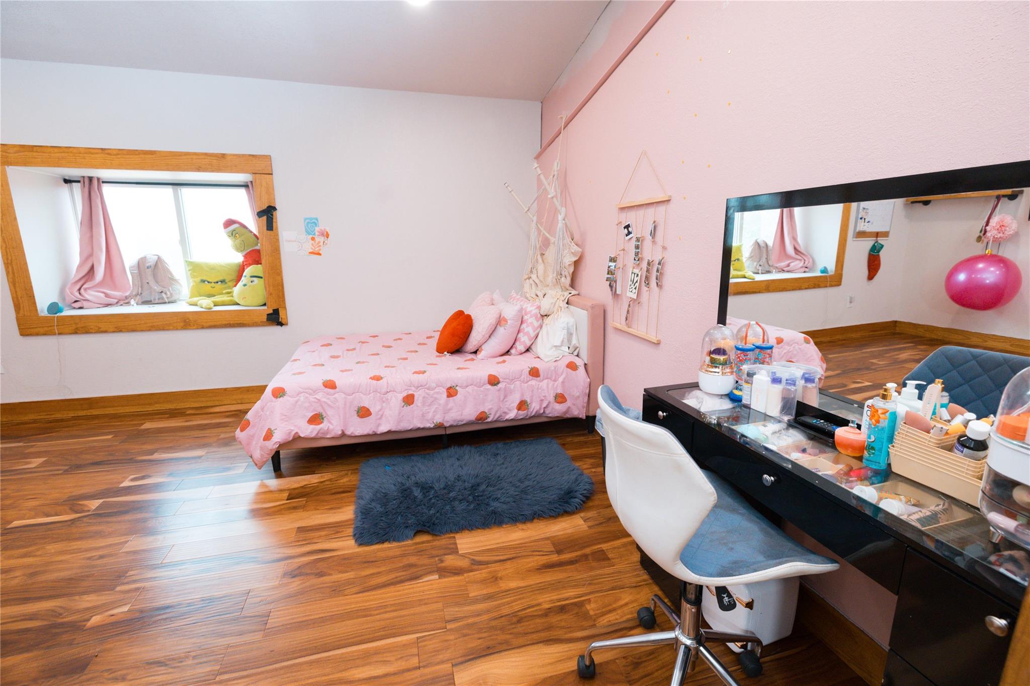 143 County Rd, Paige, TX 78659