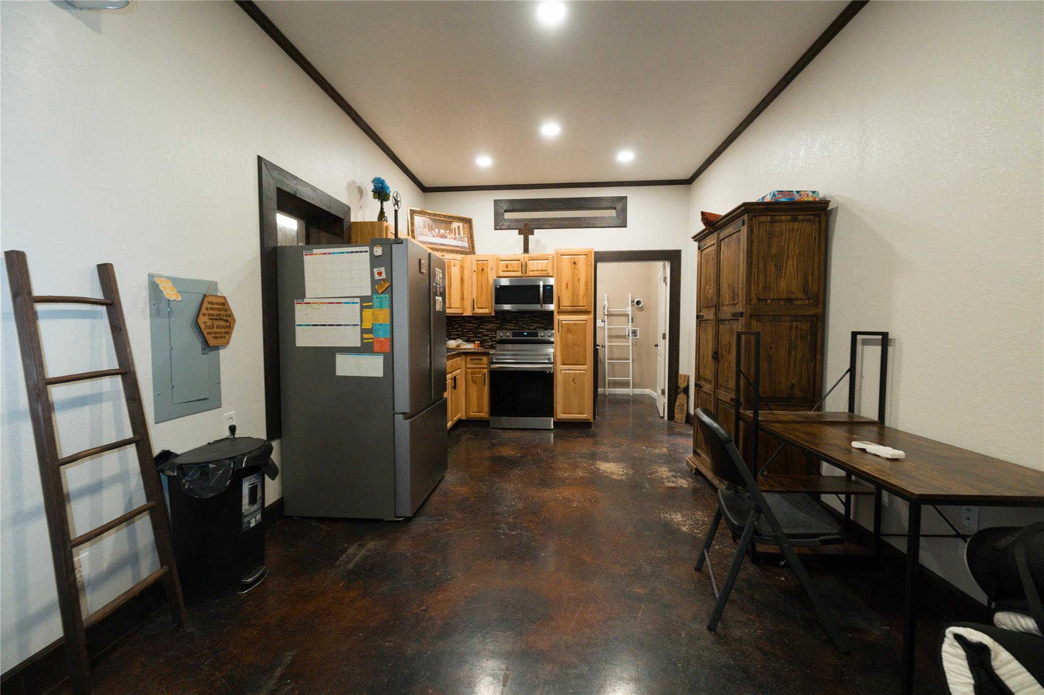 143 County Rd, Paige, TX 78659