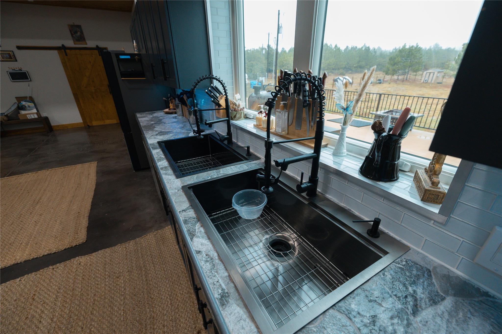 143 County Rd, Paige, TX 78659