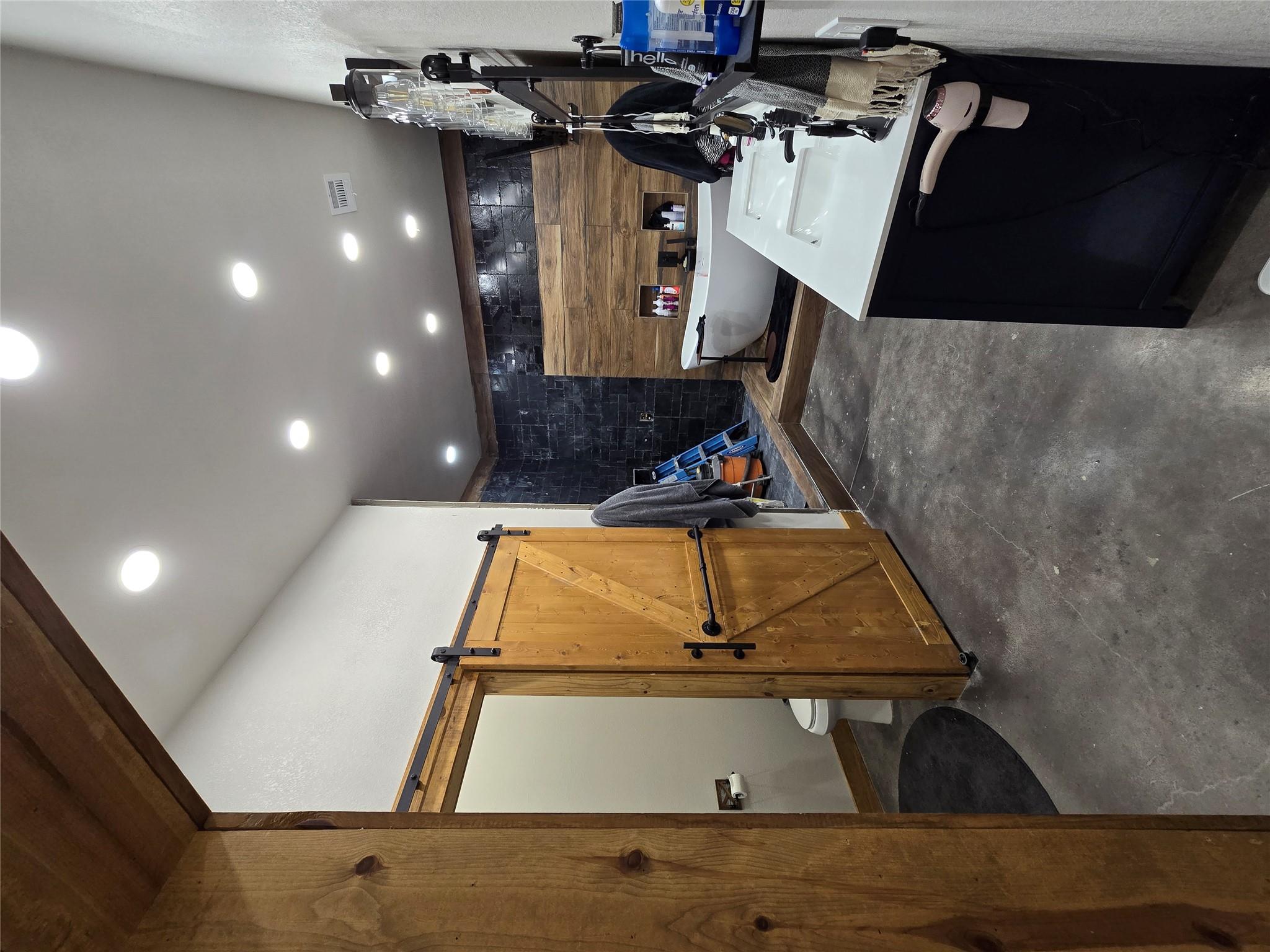 143 County Rd, Paige, TX 78659