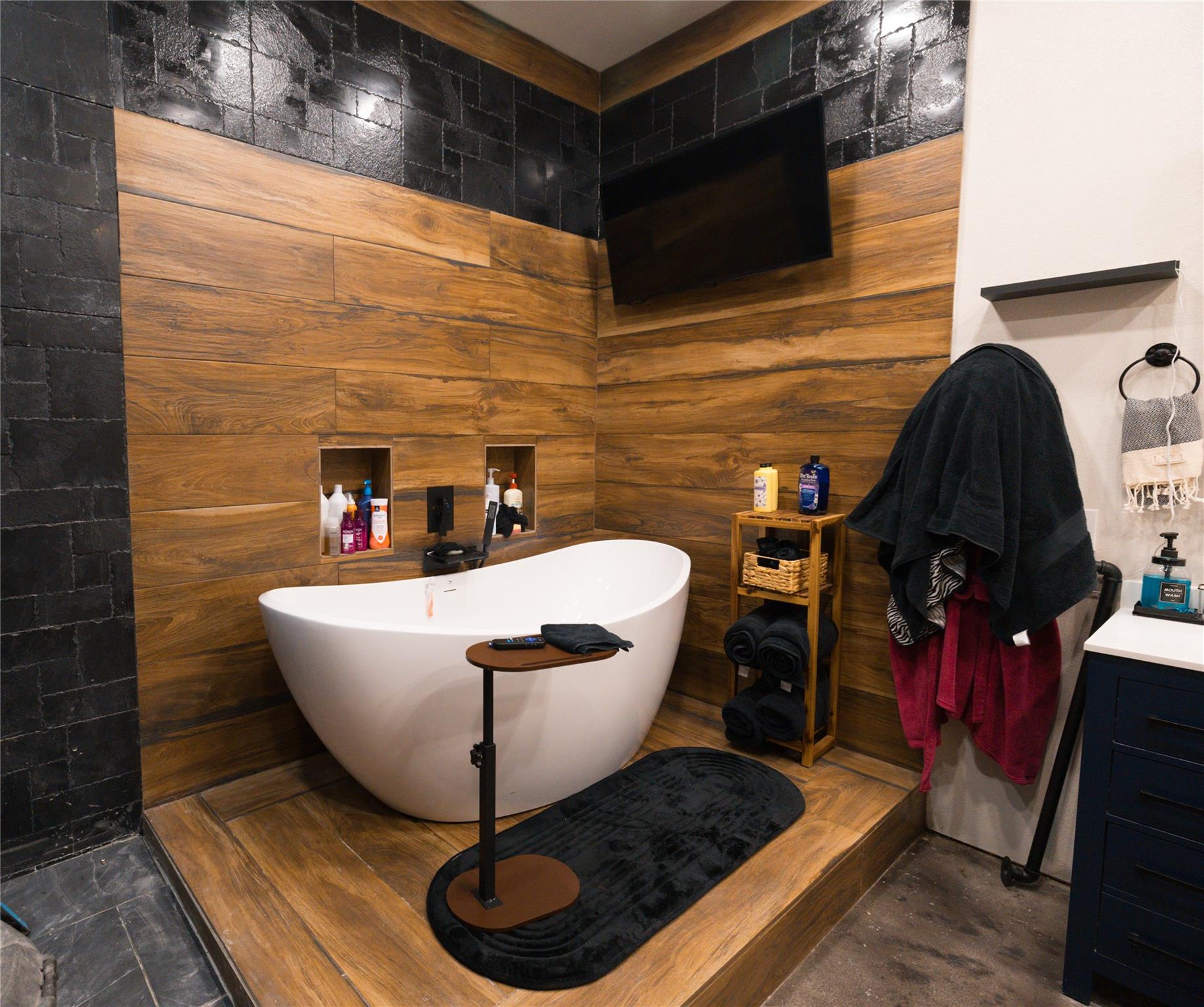 143 County Rd, Paige, TX 78659