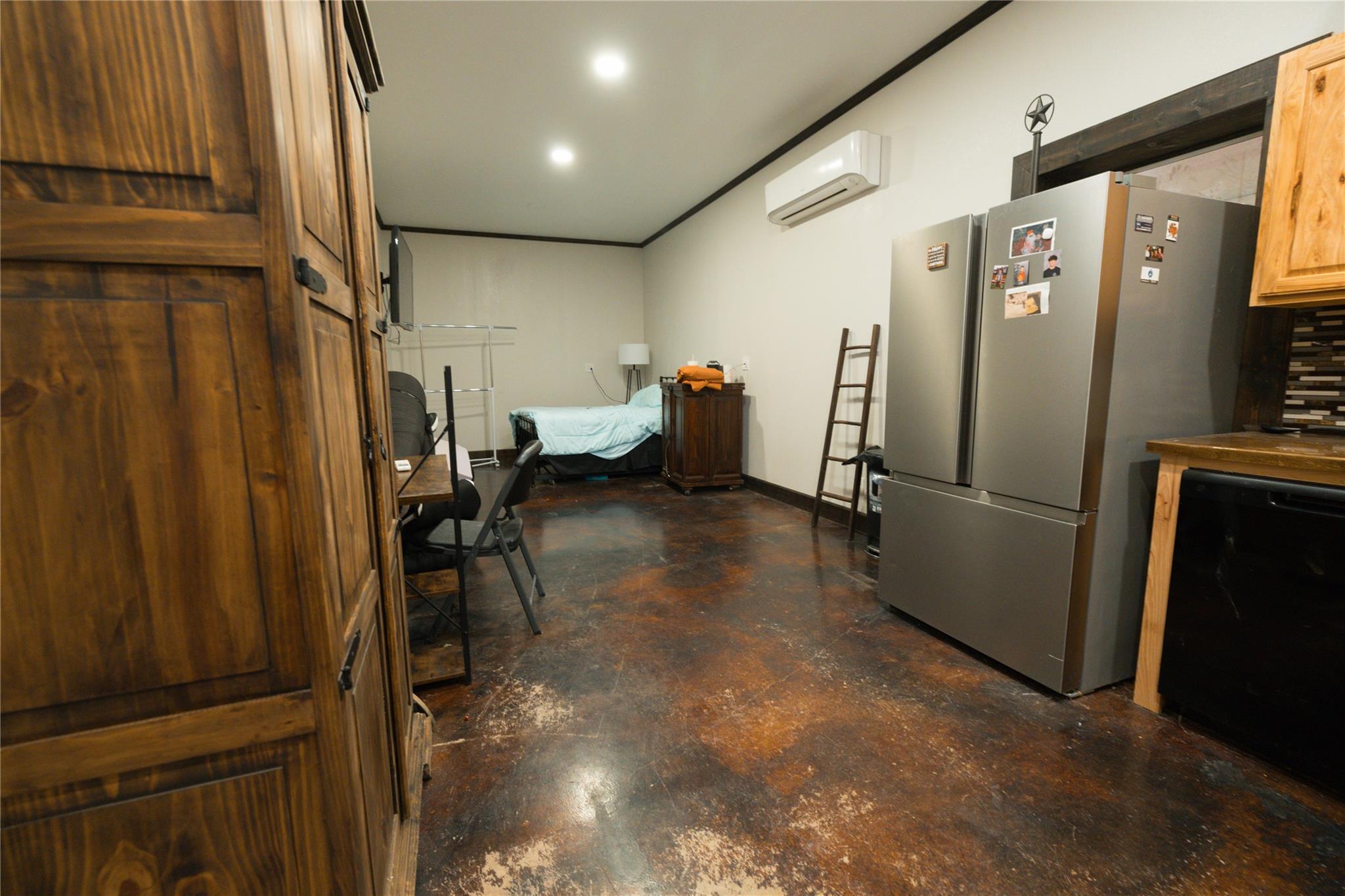 143 County Rd, Paige, TX 78659