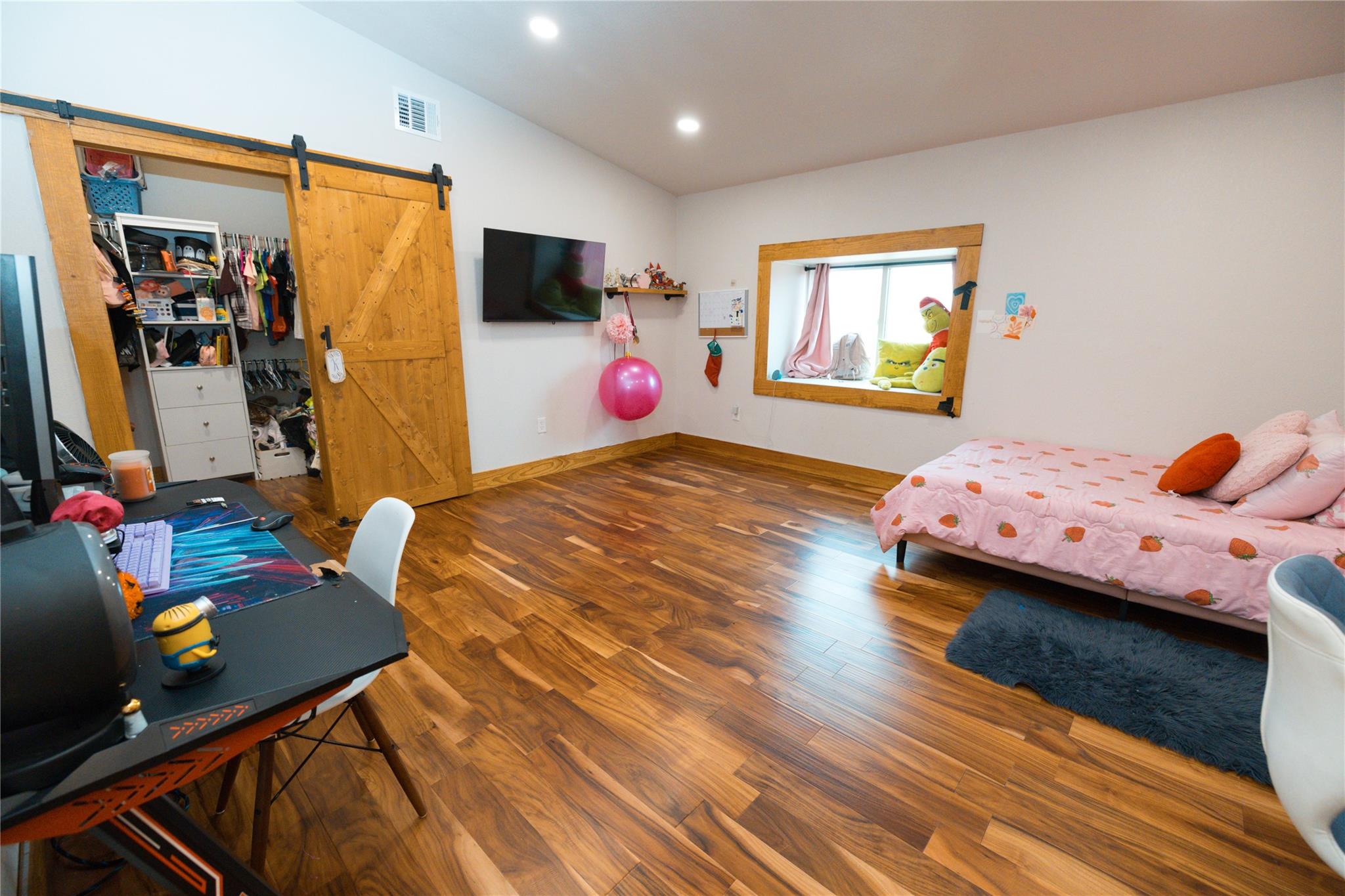 143 County Rd, Paige, TX 78659