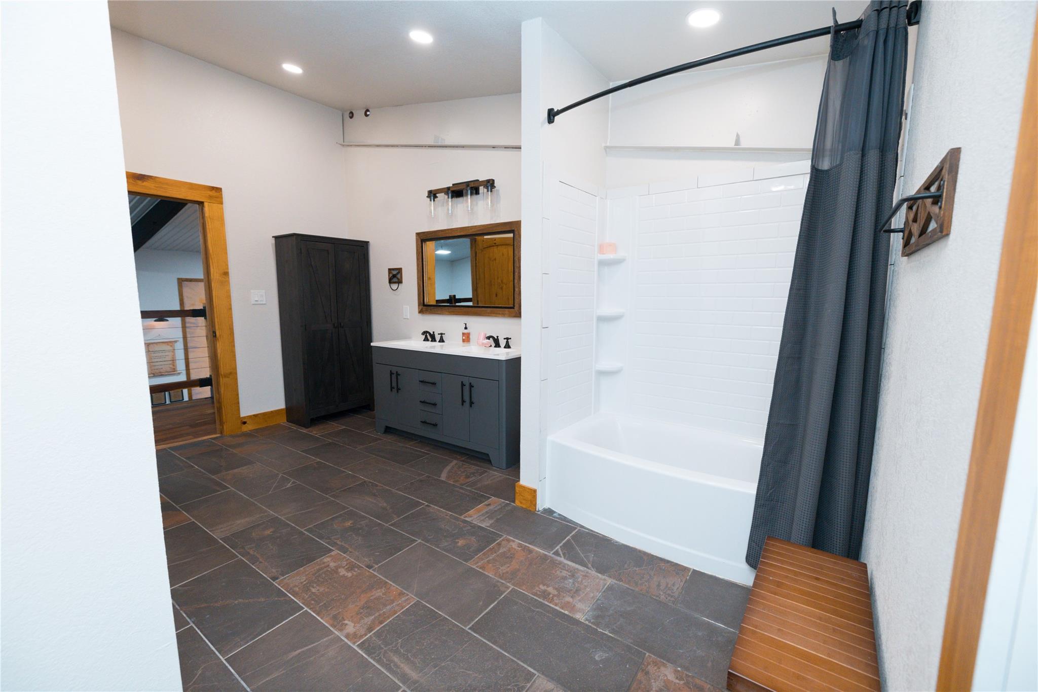 143 County Rd, Paige, TX 78659