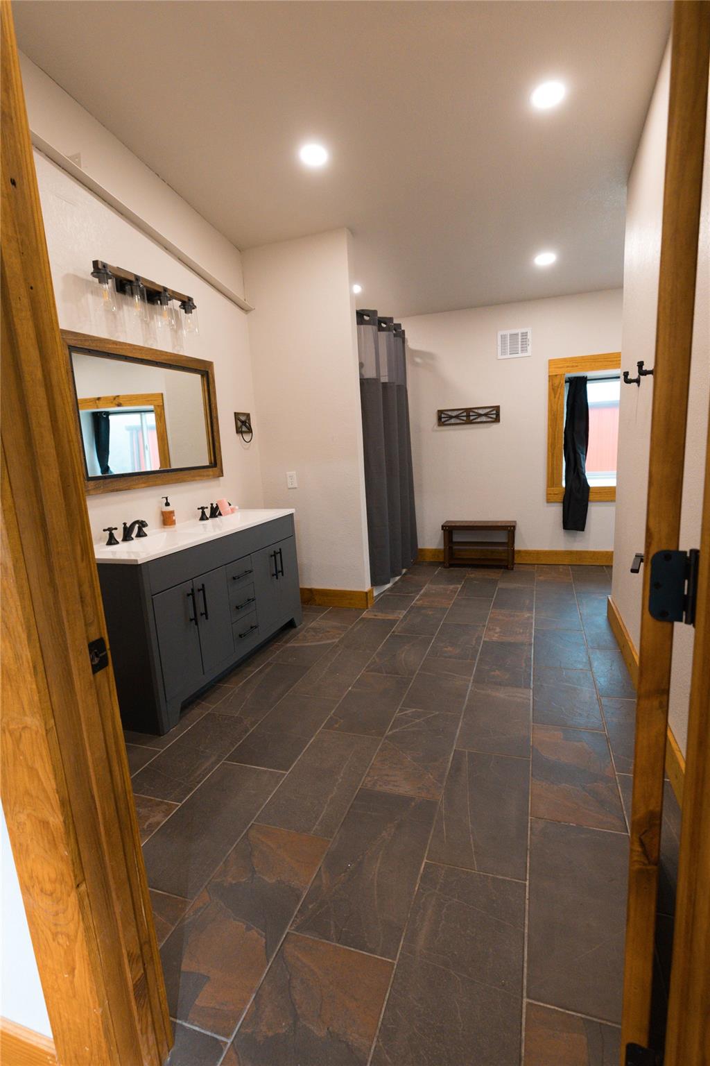 143 County Rd, Paige, TX 78659