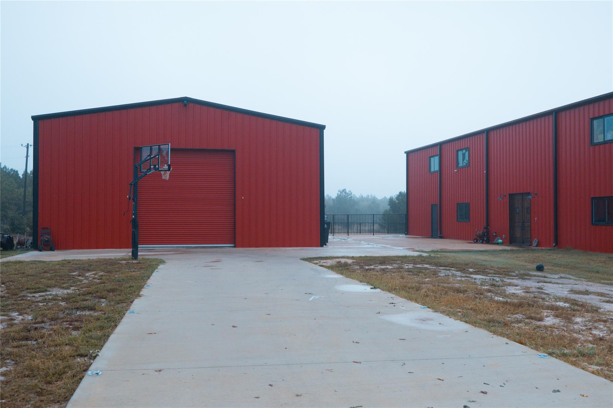 143 County Rd, Paige, TX 78659