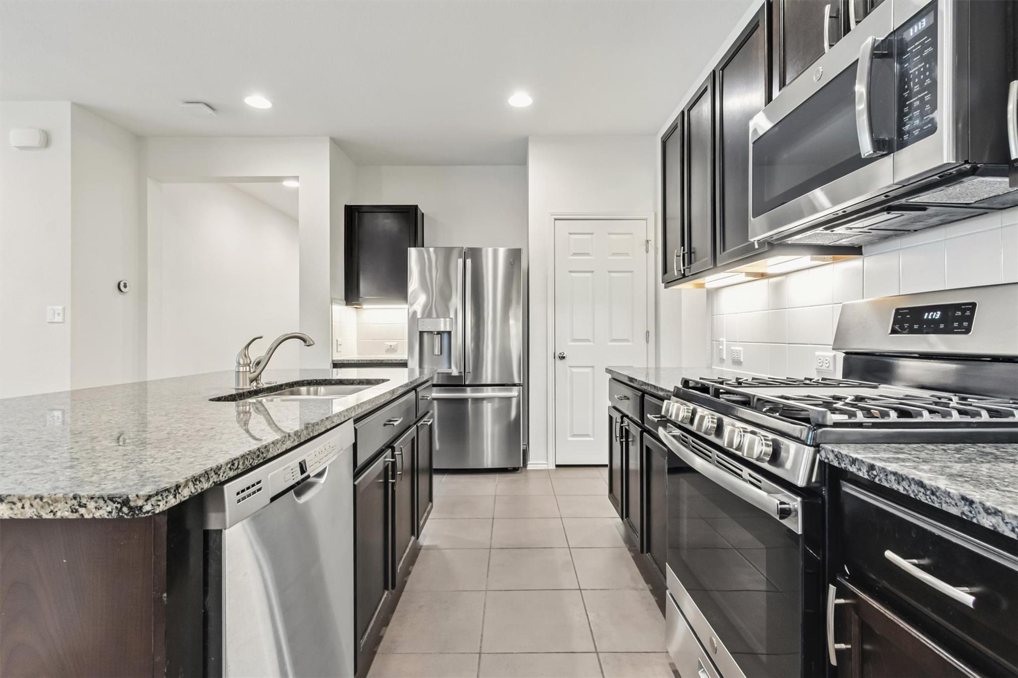 533 Sweetwood Ln, Leander, TX 78641