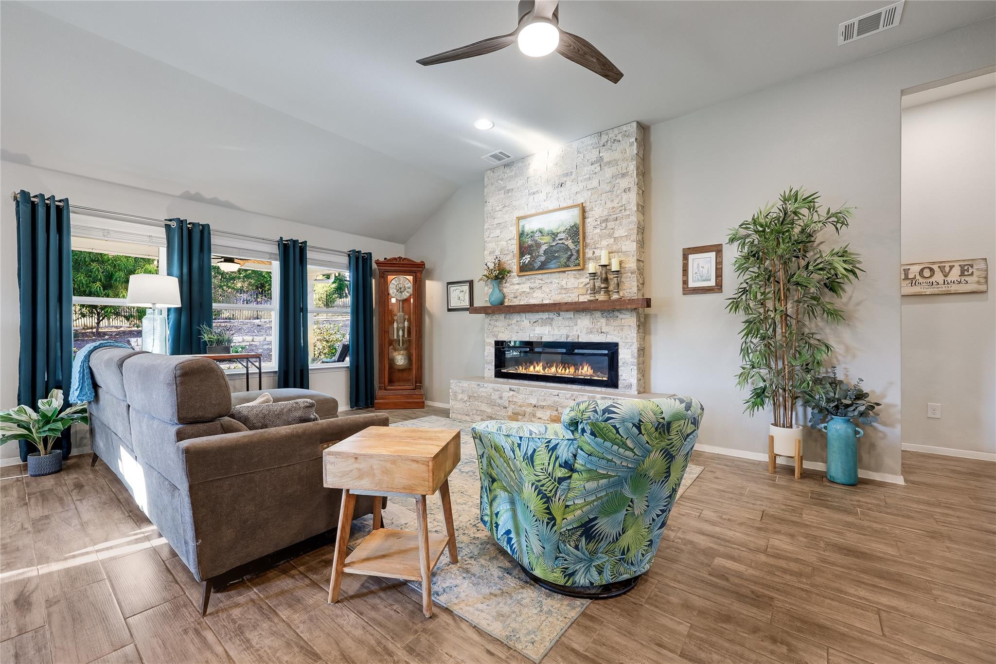 21504 Santa Domingo Ln, Lago Vista, TX 78645