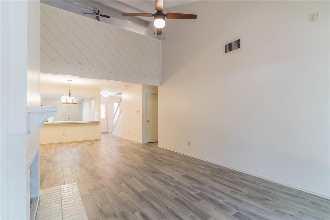 7211 Lakewood Dr # D-114, Austin, TX 78750