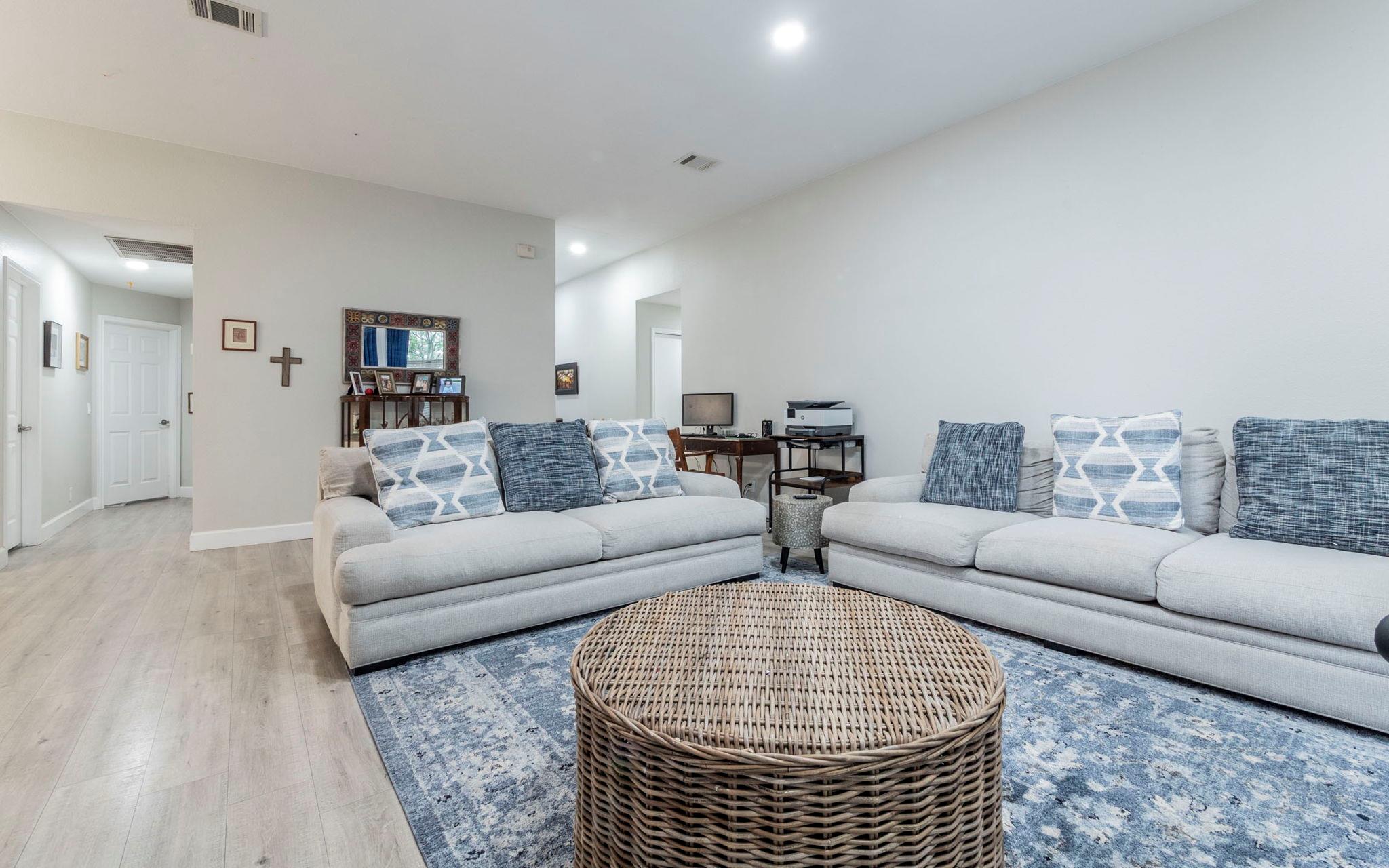 1601 NATURAL BRIDGE Ln, Pflugerville, TX 78660