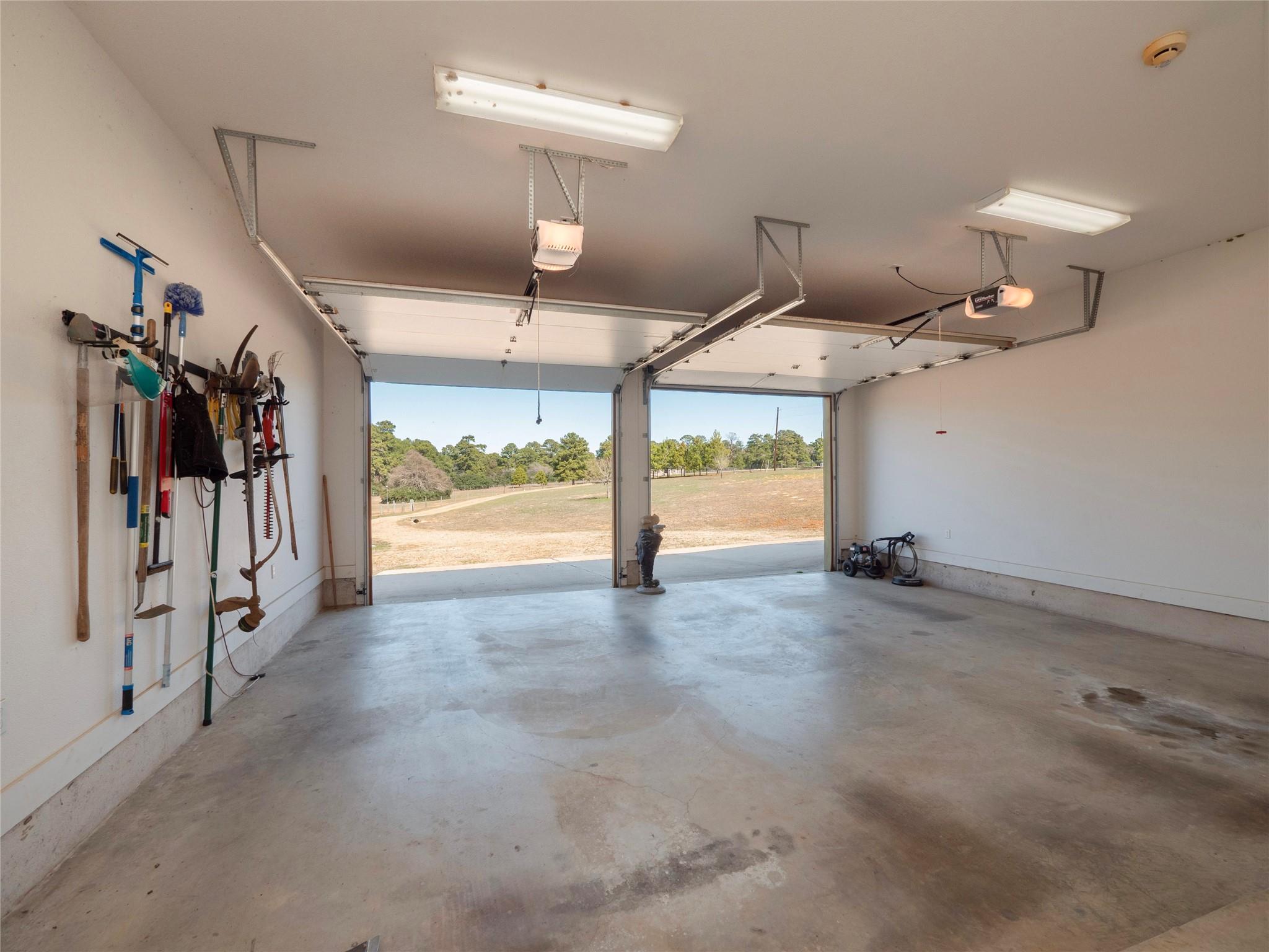 335 La Reata Trl, Smithville, TX 78957