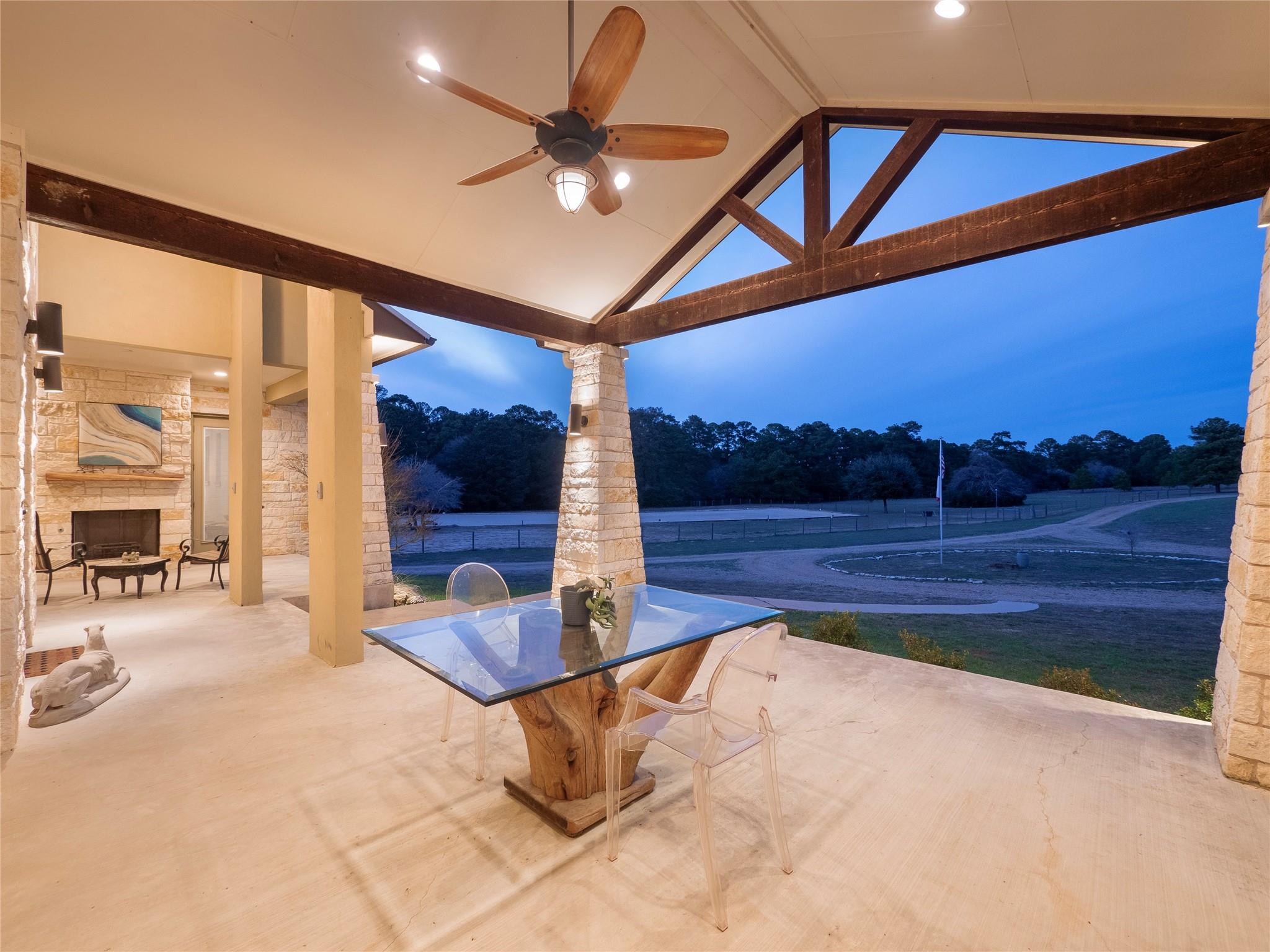 335 La Reata Trl, Smithville, TX 78957