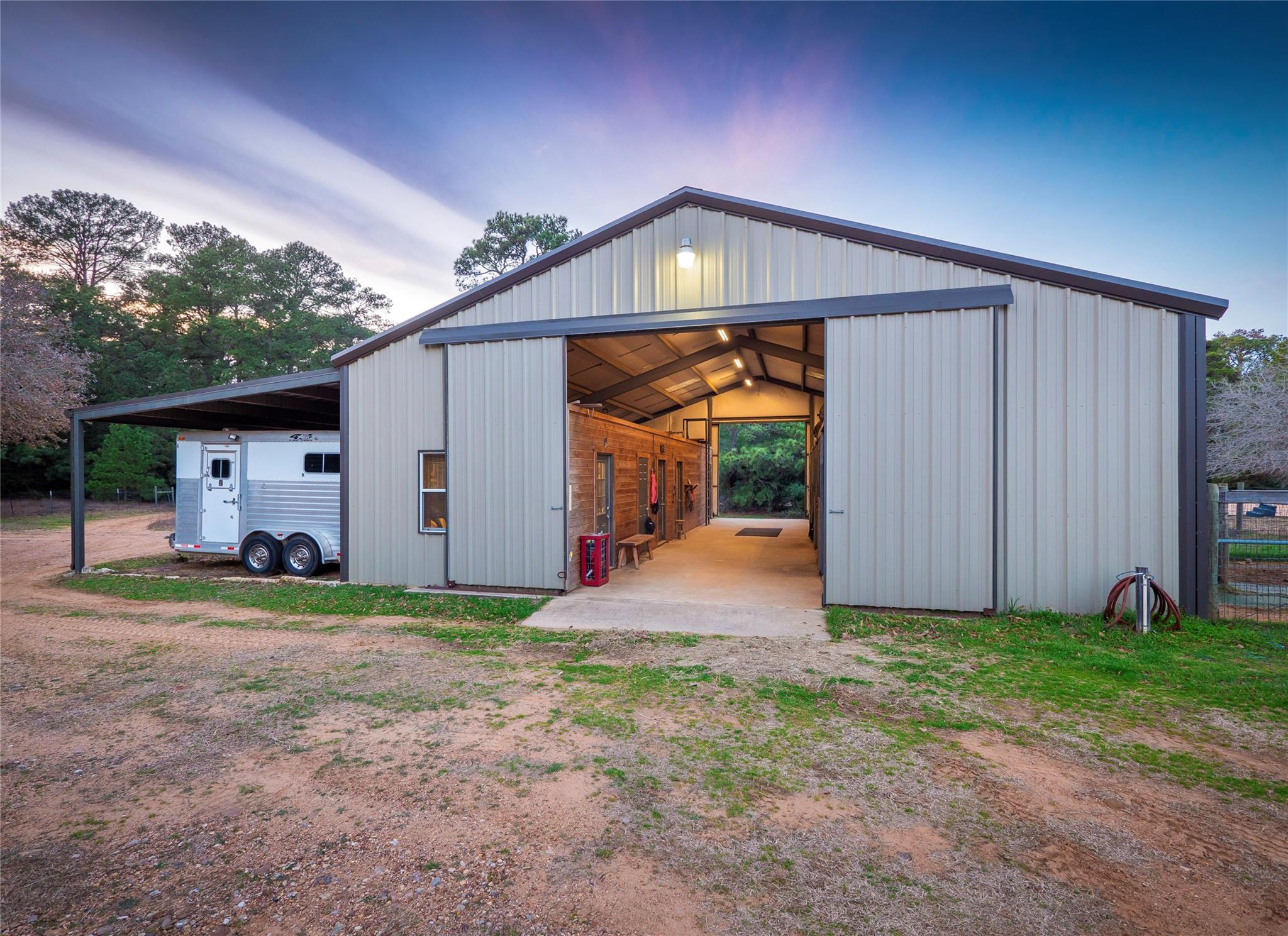 335 La Reata Trl, Smithville, TX 78957
