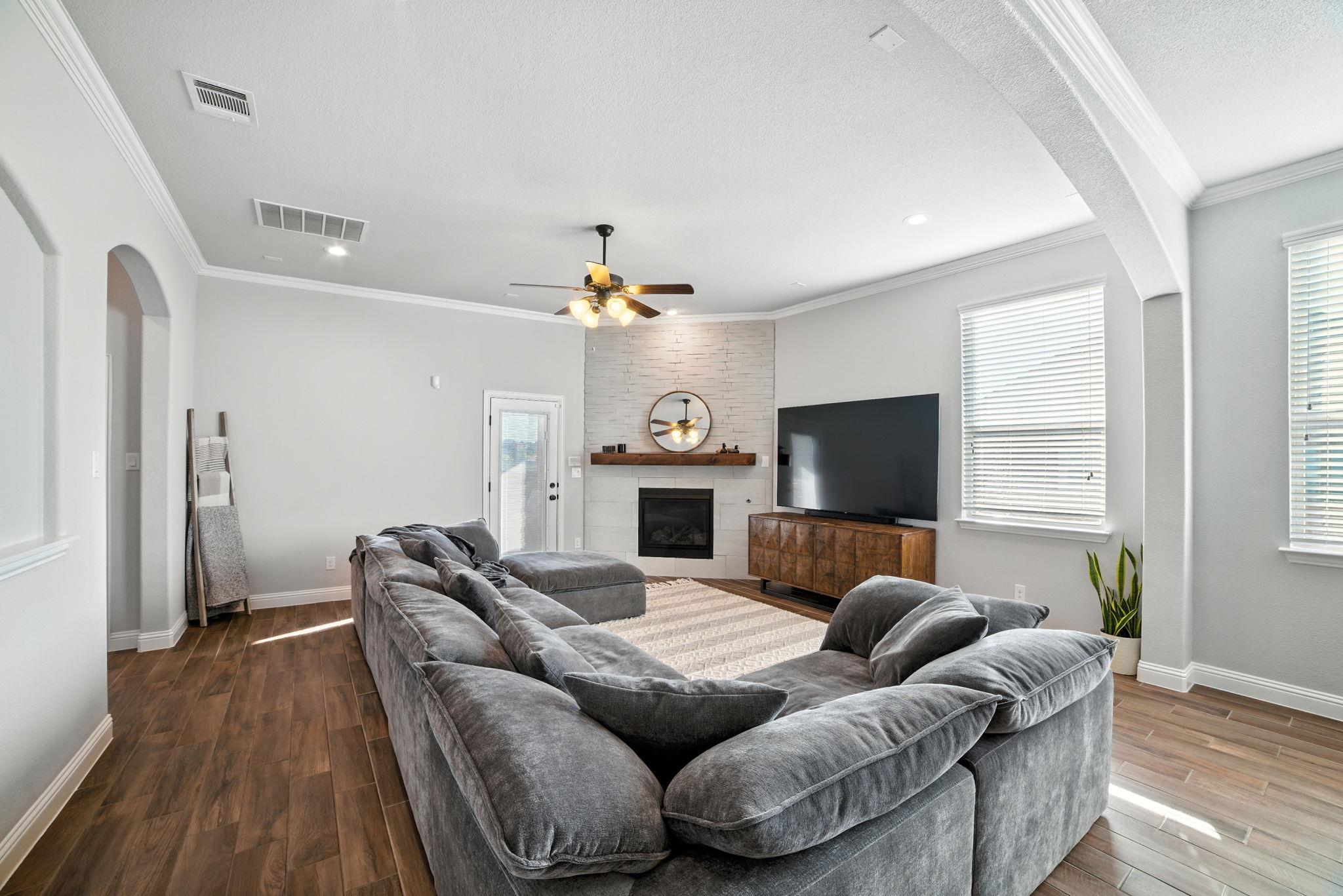 617 Mistflower Springs Dr, Leander, TX 78641