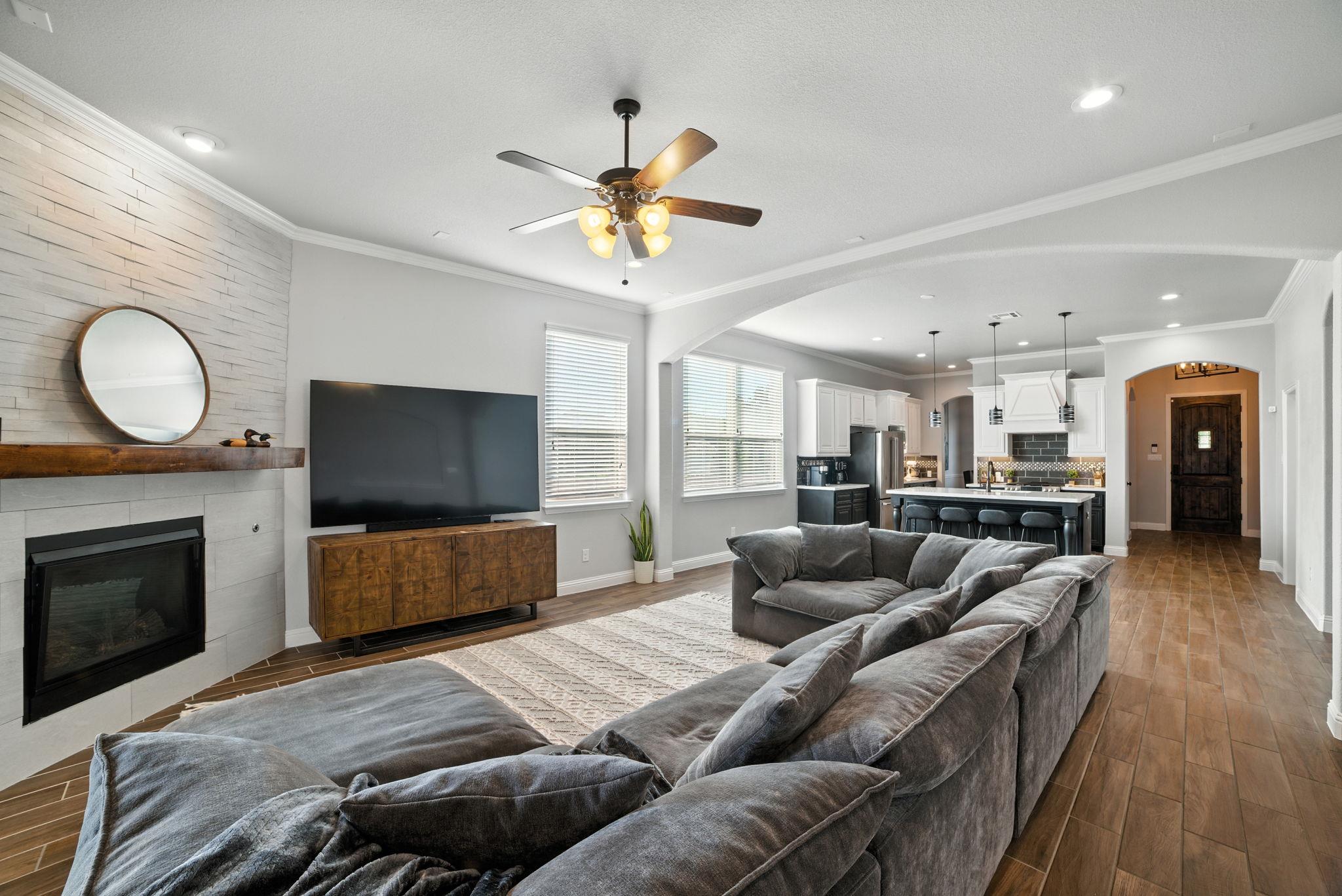 617 Mistflower Springs Dr, Leander, TX 78641