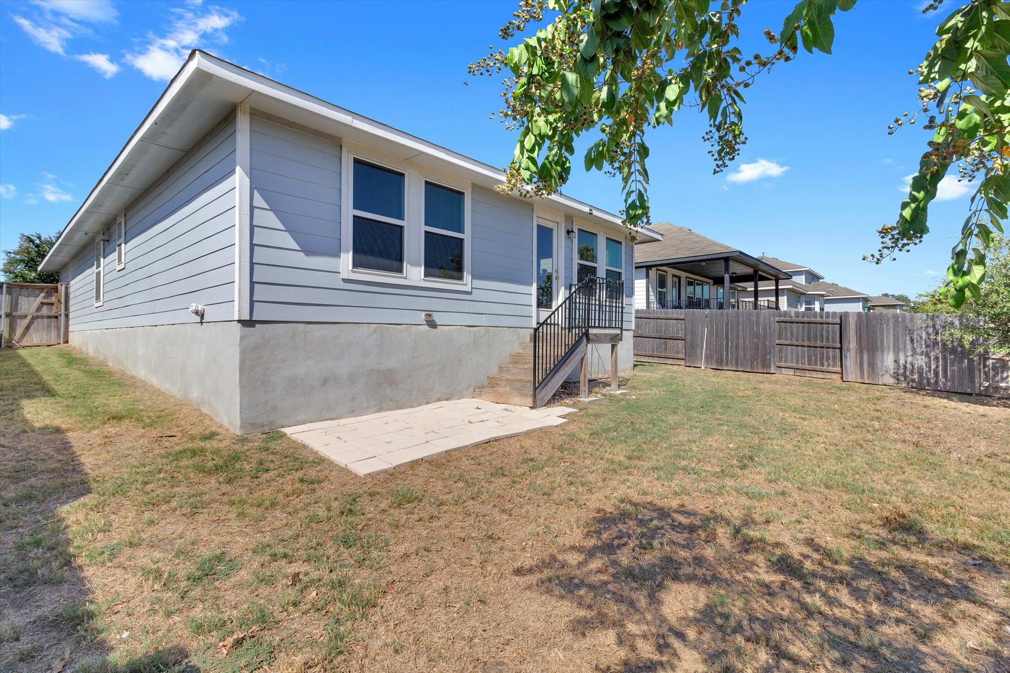 425 Spiny Lizard Ln, San Marcos, TX 78666