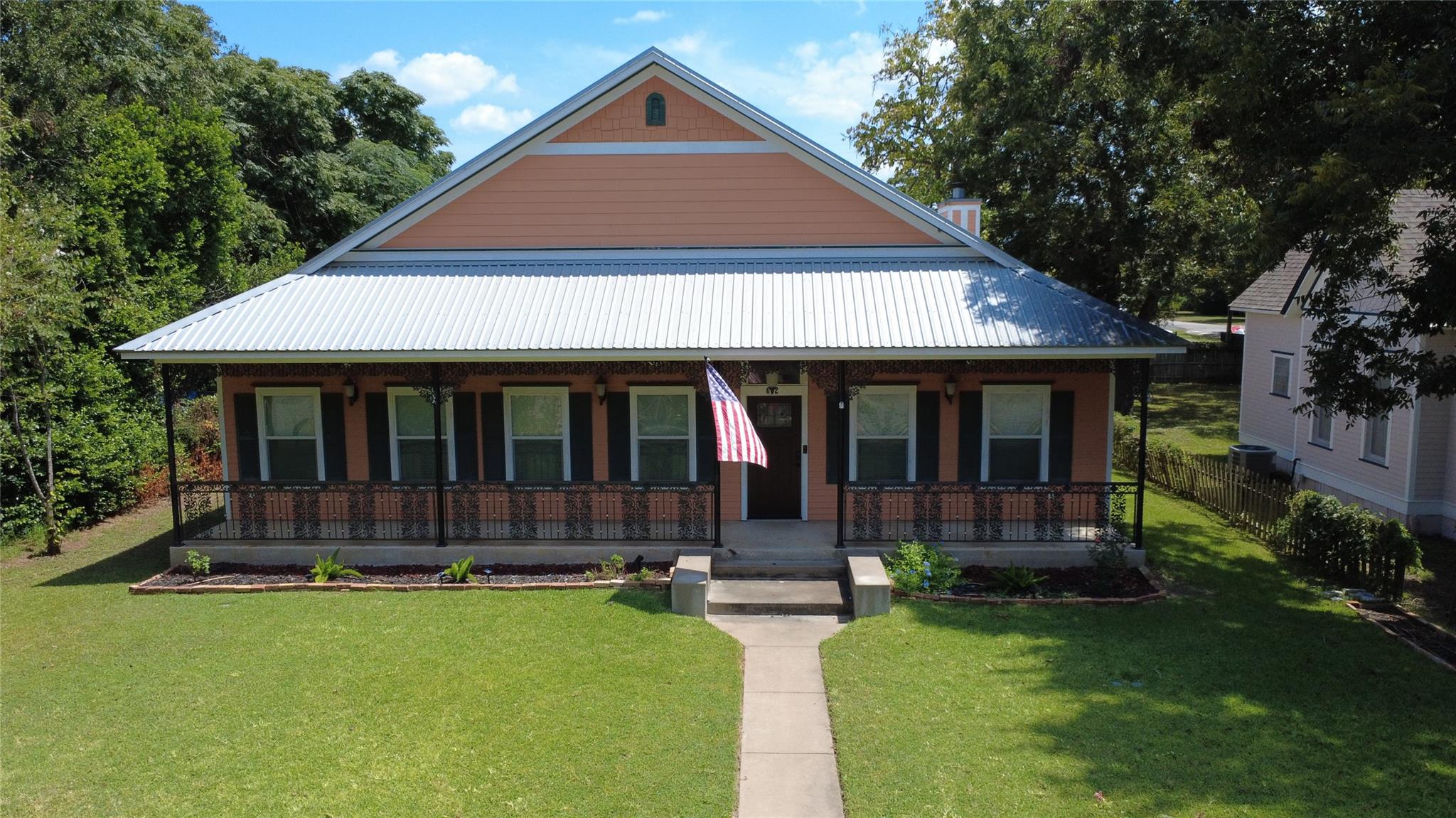 602 Garwood St, Smithville, TX 78957