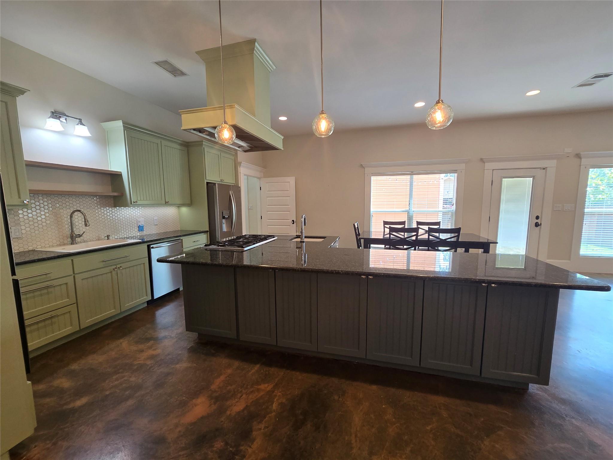 602 Garwood St, Smithville, TX 78957