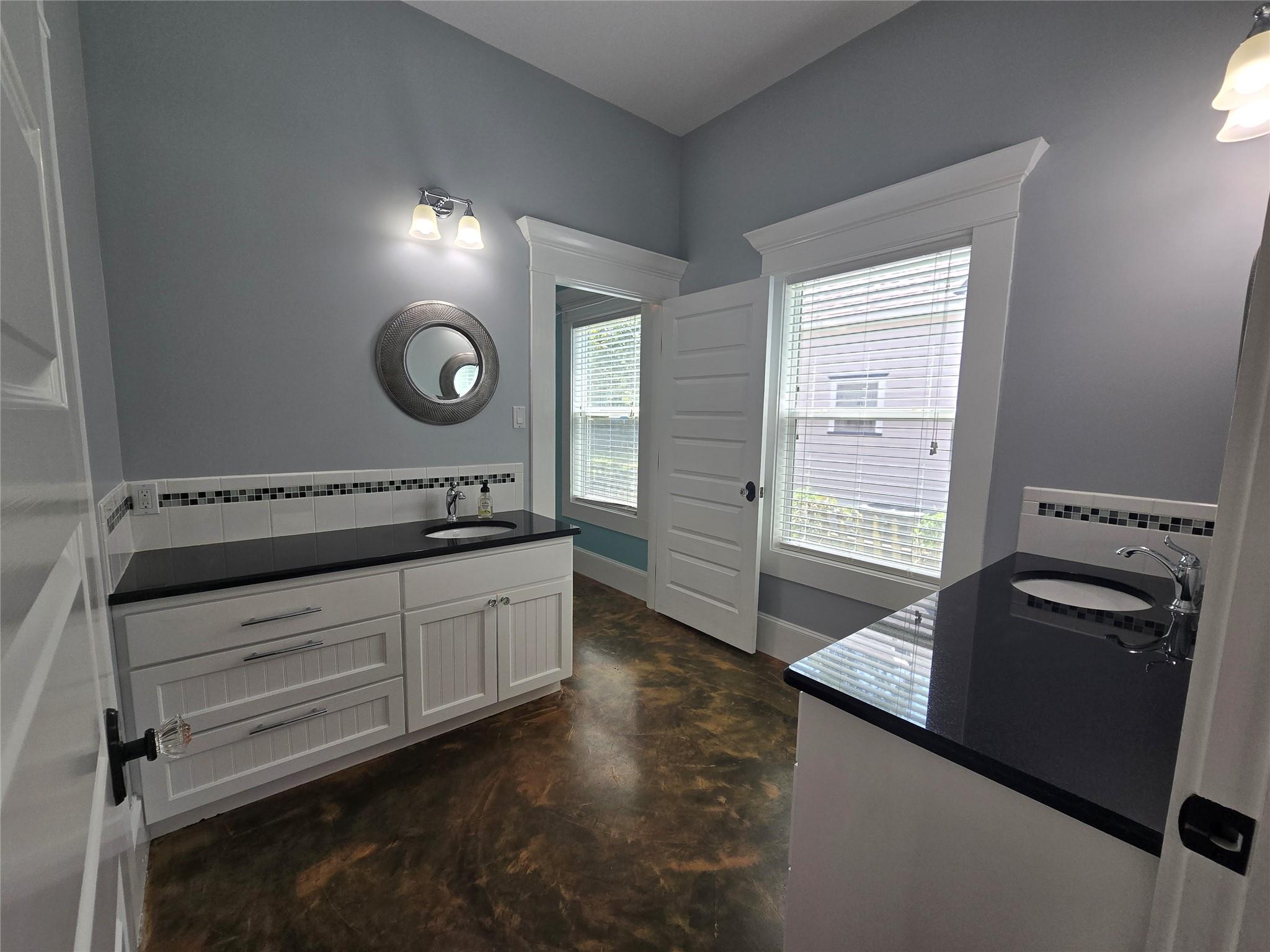 602 Garwood St, Smithville, TX 78957