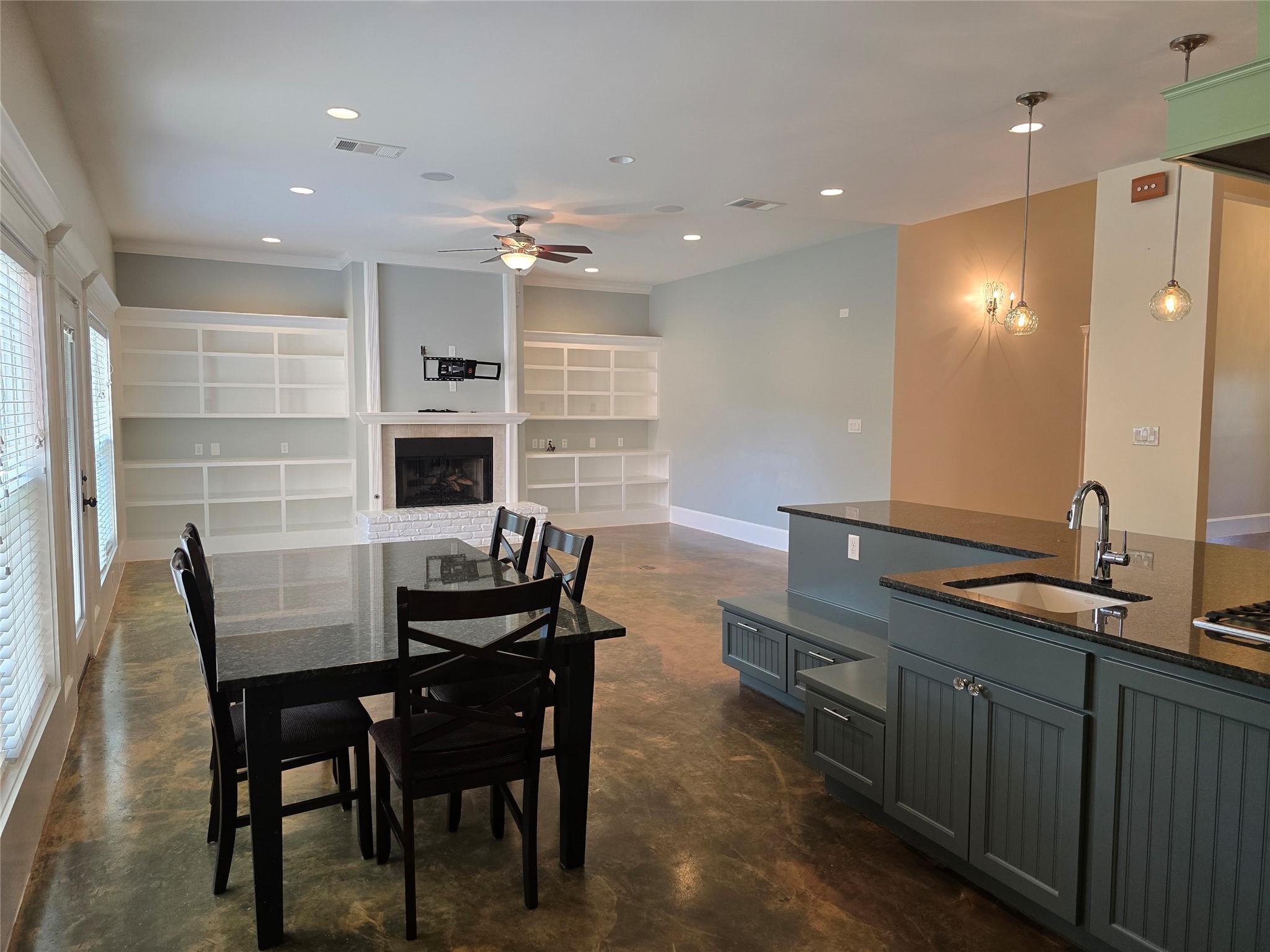 602 Garwood St, Smithville, TX 78957