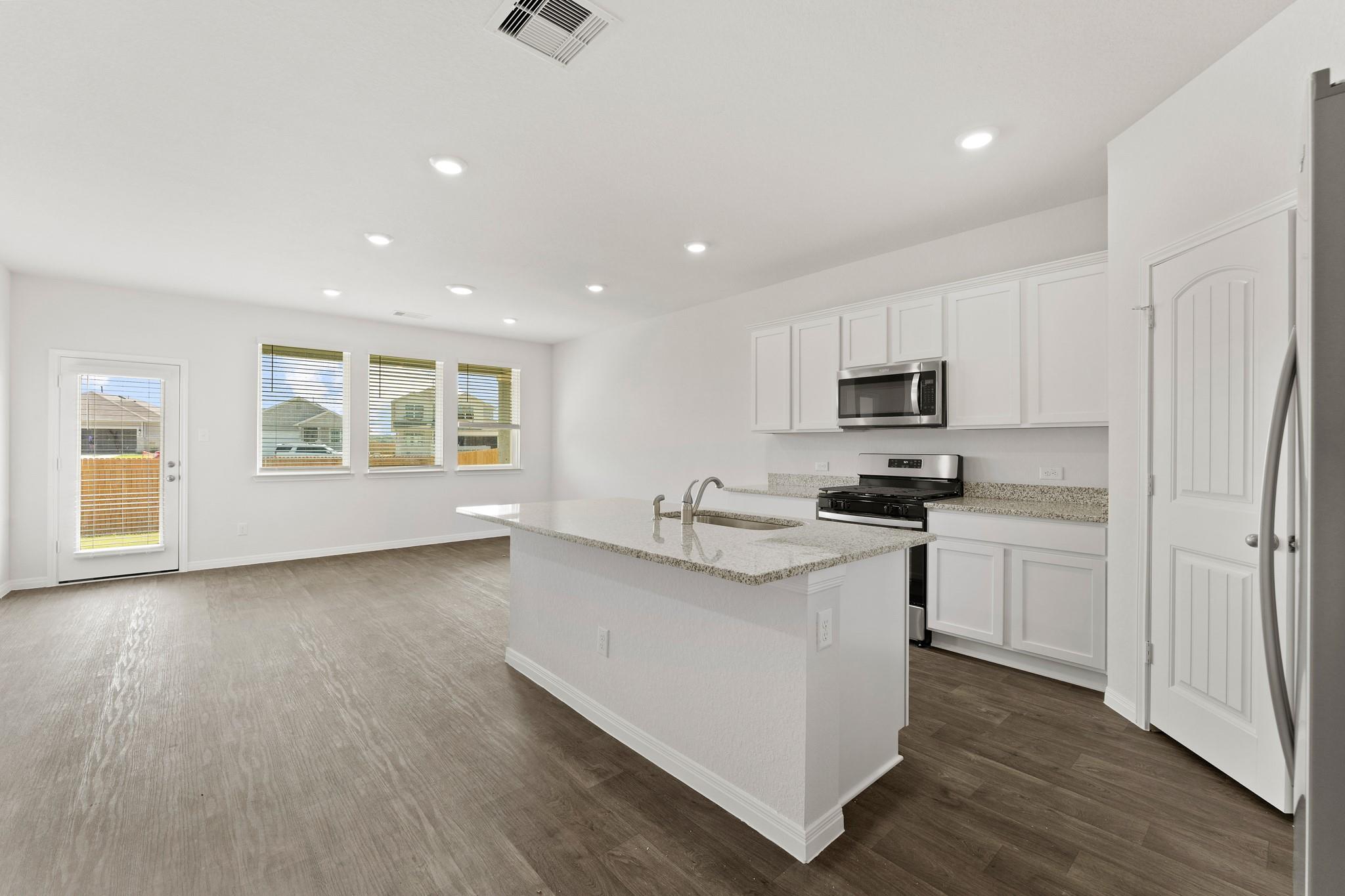 411 Town Lake Bnd, Kyle, TX 78640