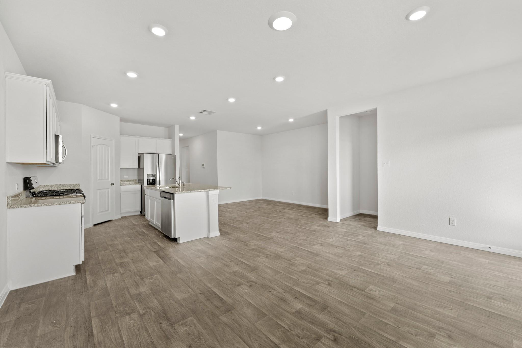 411 Town Lake Bnd, Kyle, TX 78640