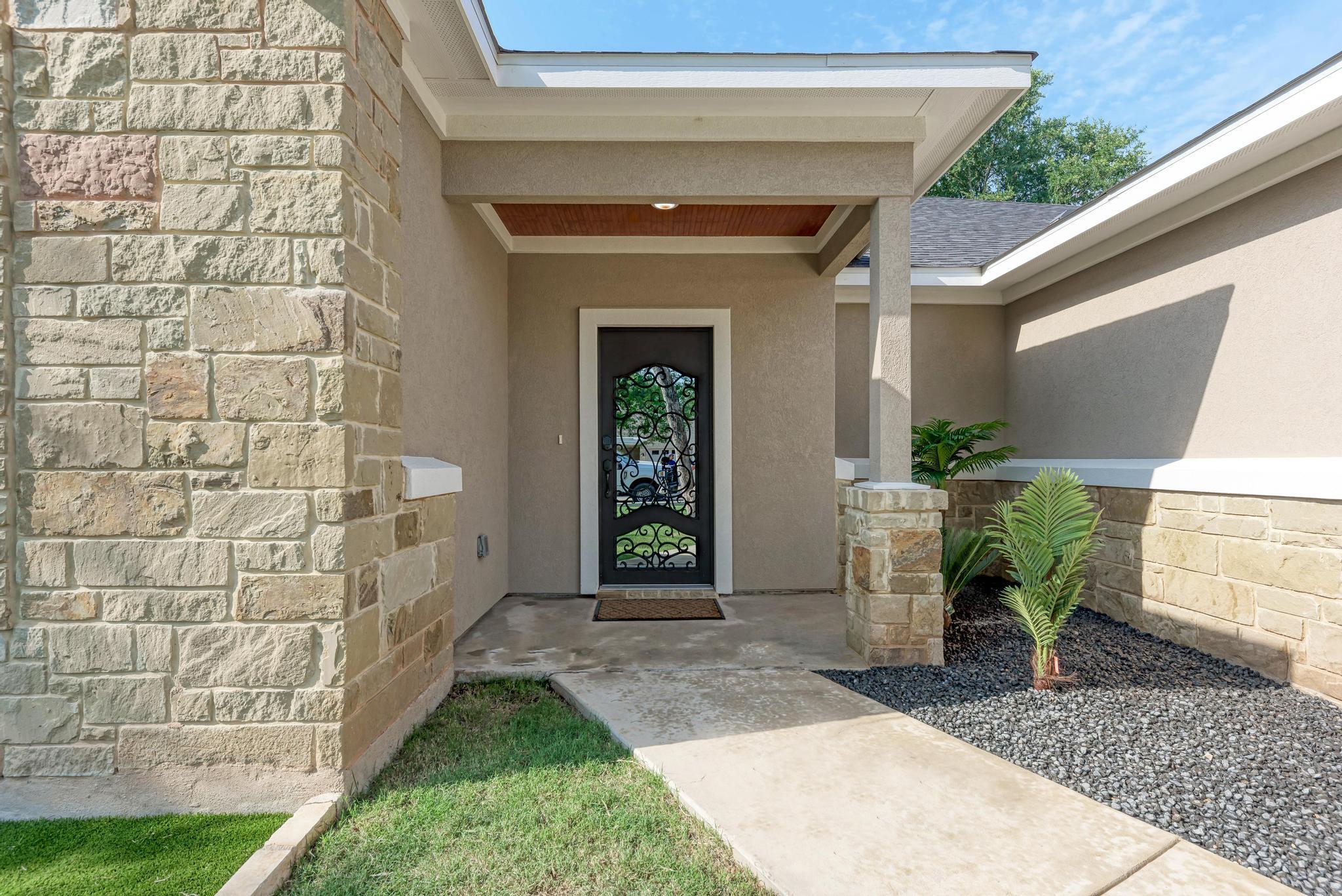 116 Mokulua Ln, Bastrop, TX 78602