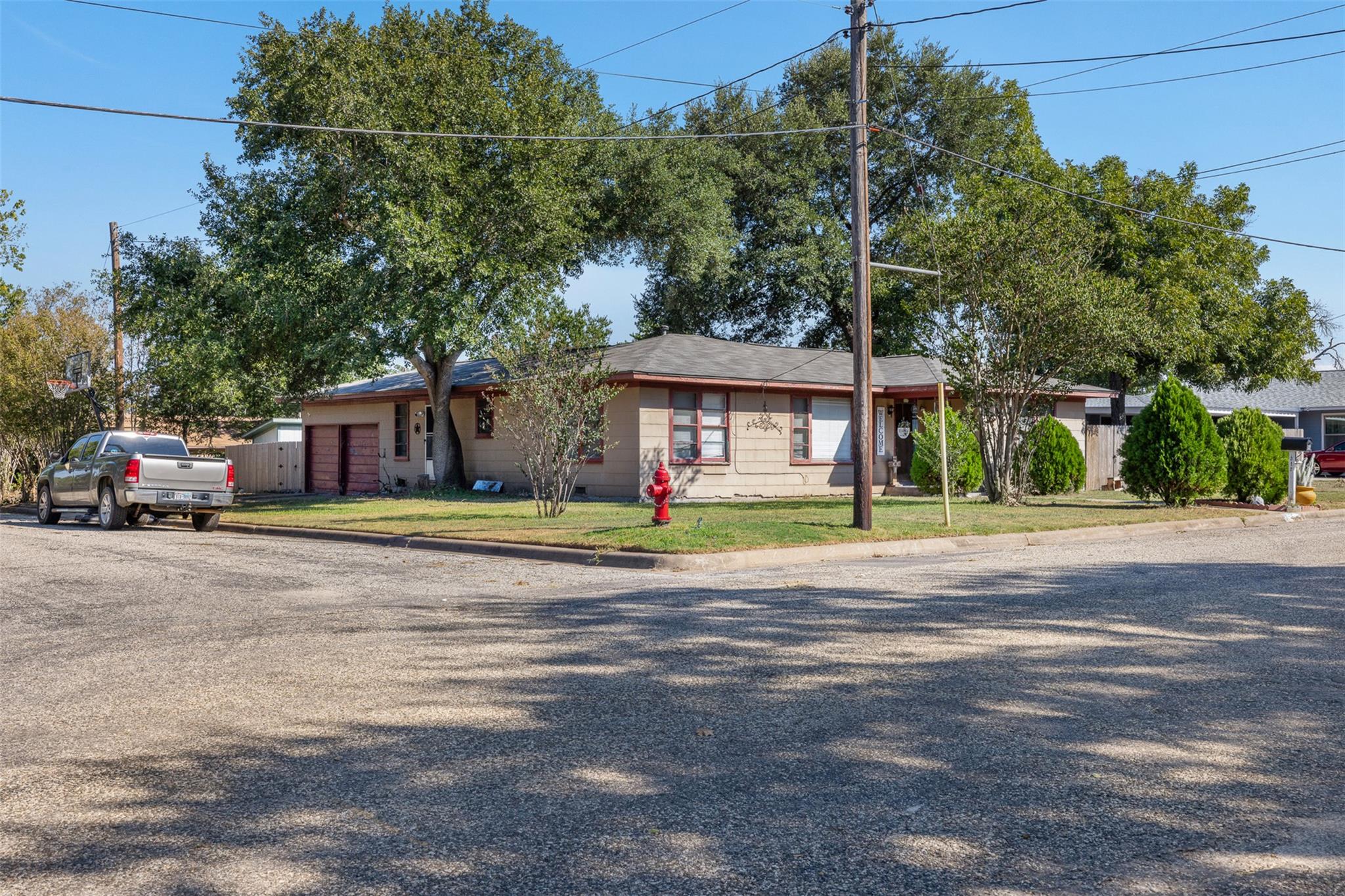 312 S Wilson Ave, Giddings, TX 78942