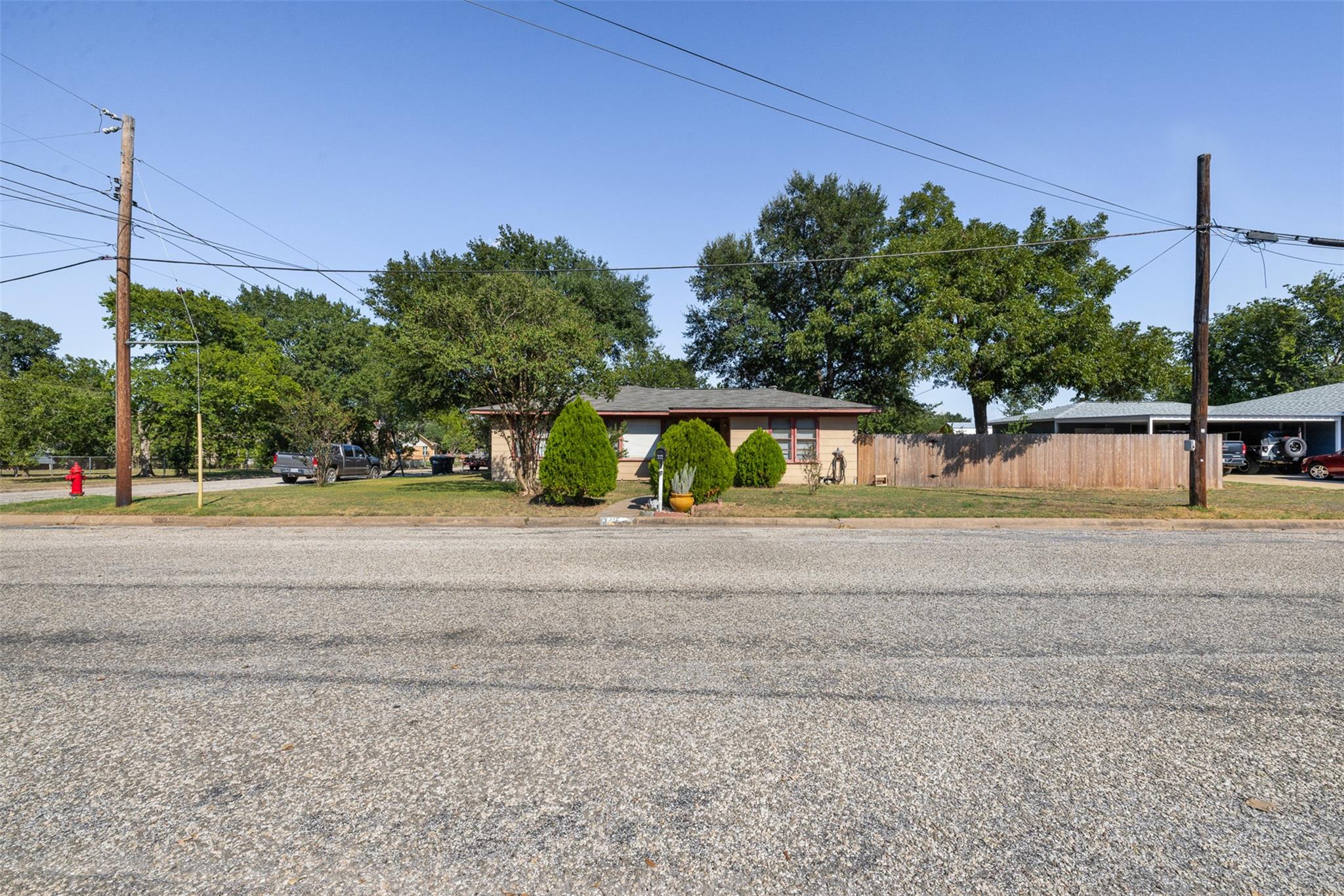 312 S Wilson Ave, Giddings, TX 78942
