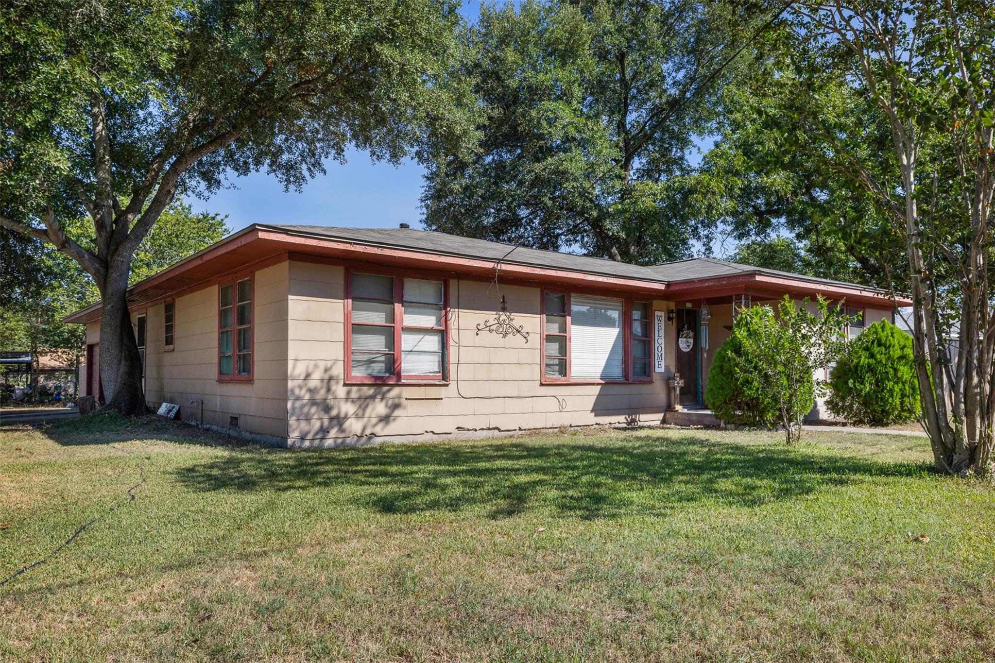 312 S Wilson Ave, Giddings, TX 78942