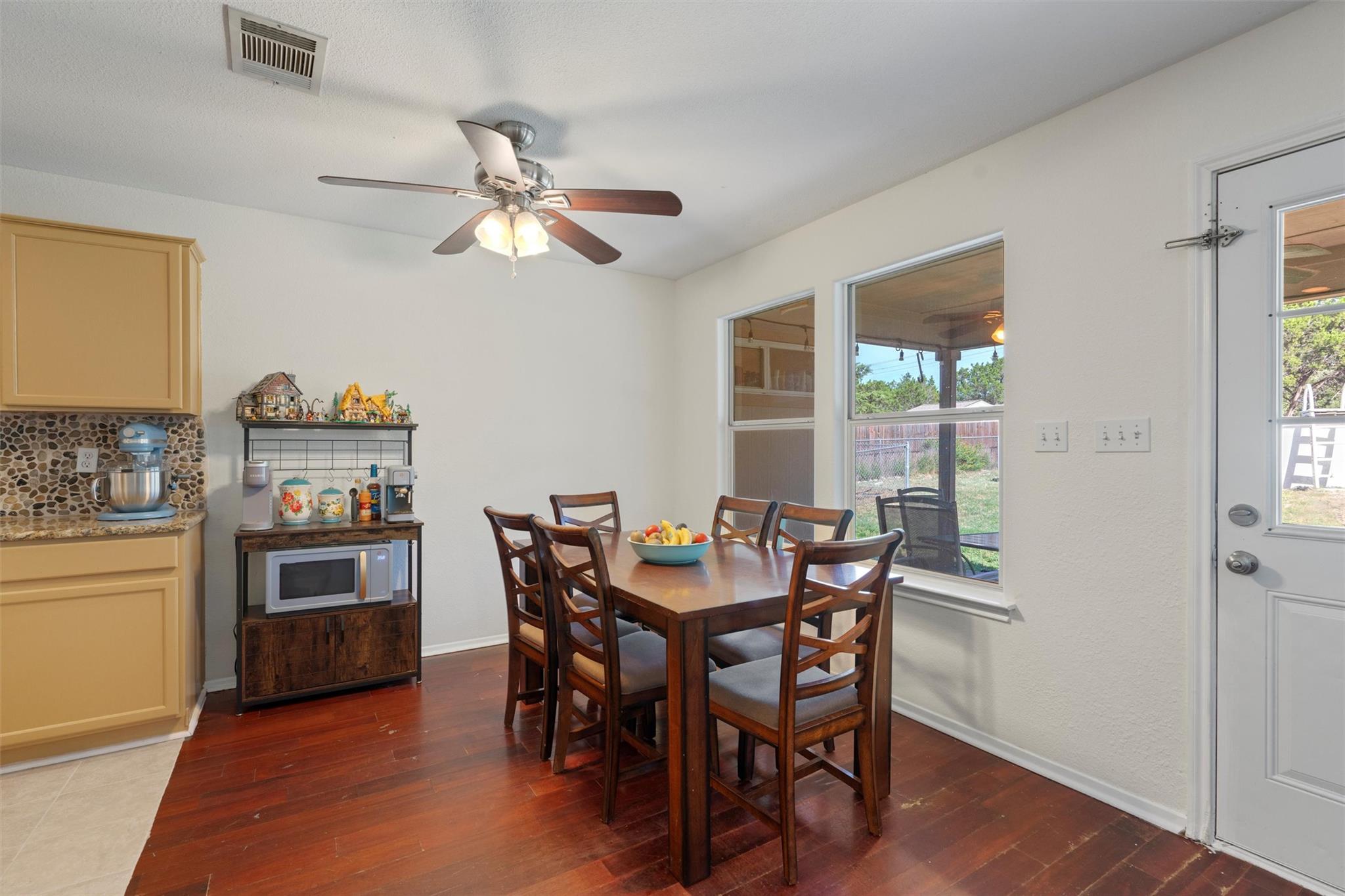 6005 La Mesa St, Lago Vista, TX 78645